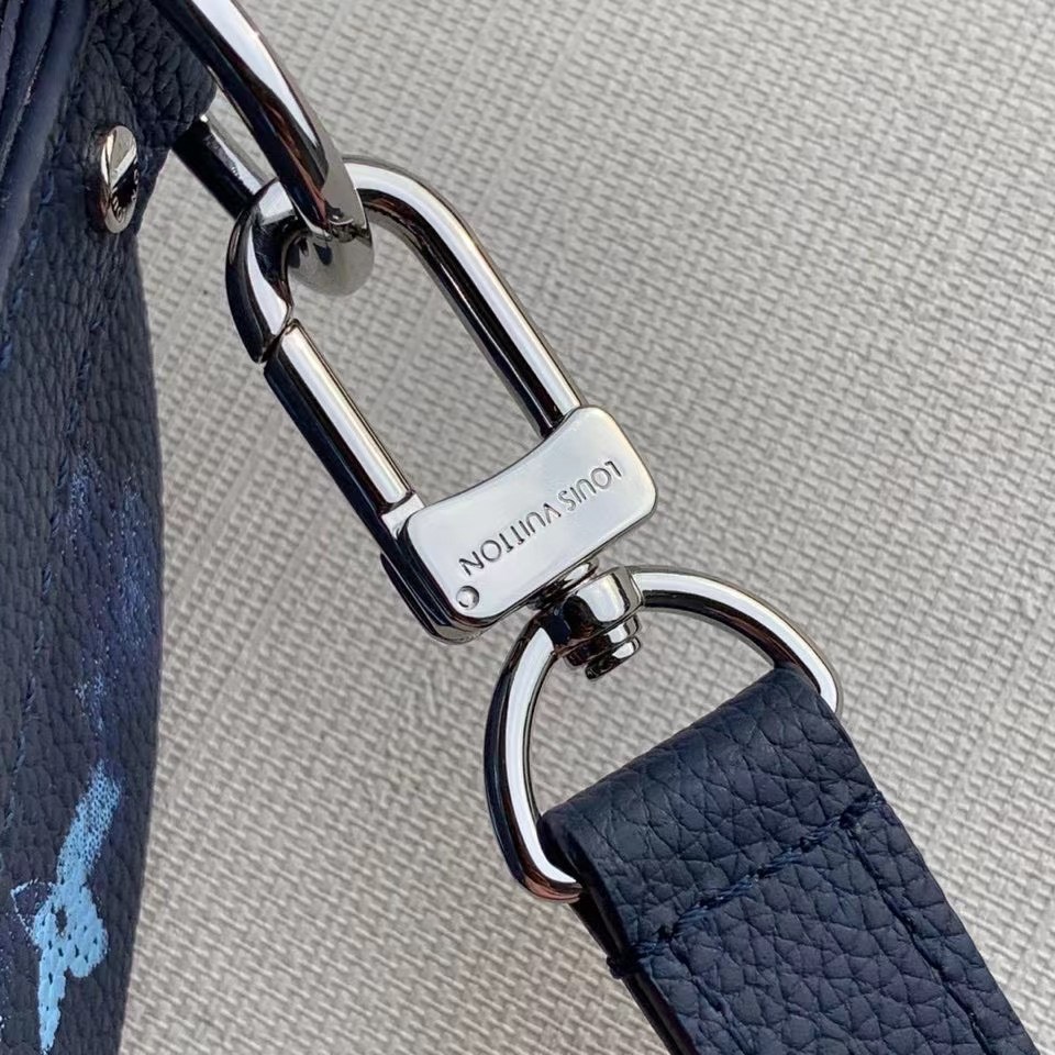 Túi xách nam Louis Vuitton Siêu Cấp TXNLV2062 z3020643163097 a9760a002cee7d21d77fc8346efc0817 510x510 - Túi xách nam Louis Vuitton Siêu Cấp TXNLV2062