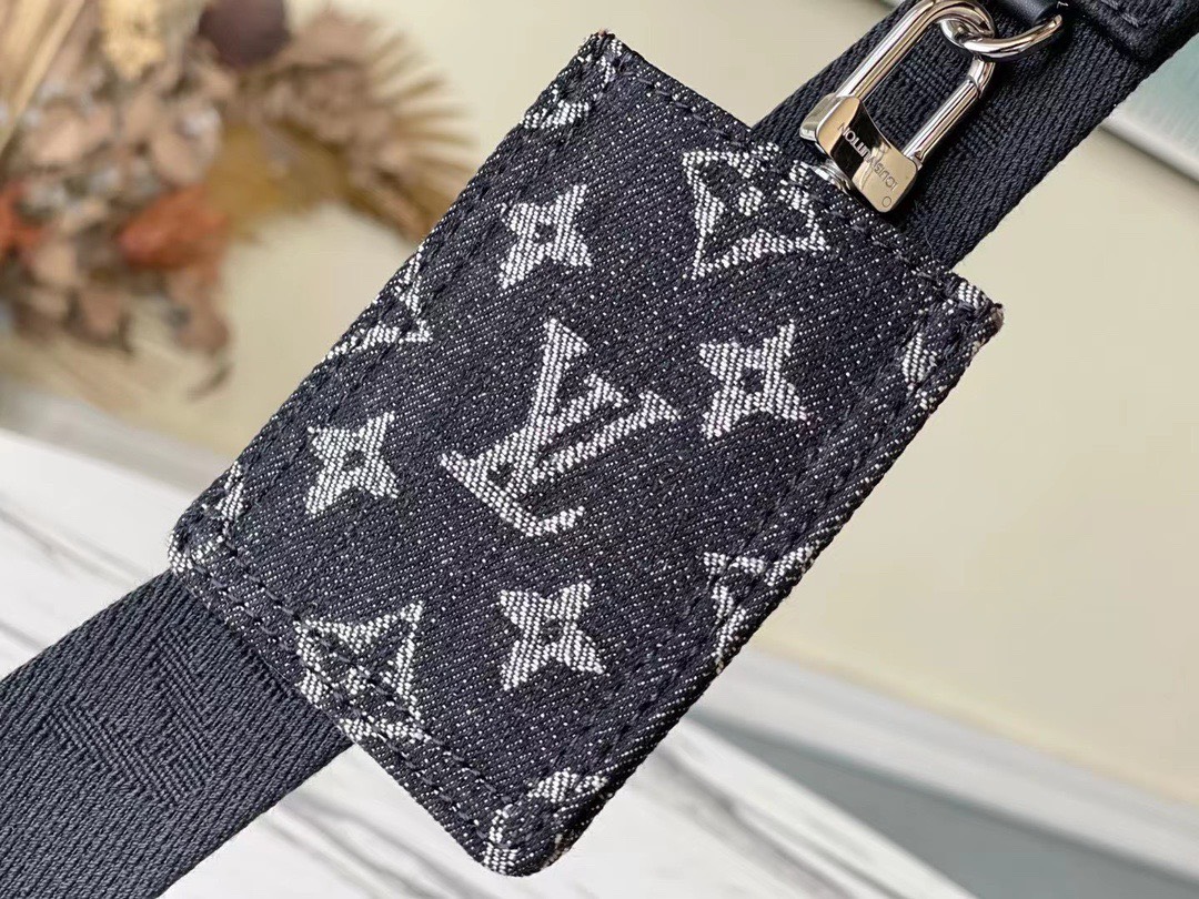 Túi xách nam Louis Vuitton Siêu Cấp TXNLV2067 z3023805440408 2e355a1e4170eac701c778fc52bbc282 510x383 - Túi xách nam Louis Vuitton Siêu Cấp TXNLV2067