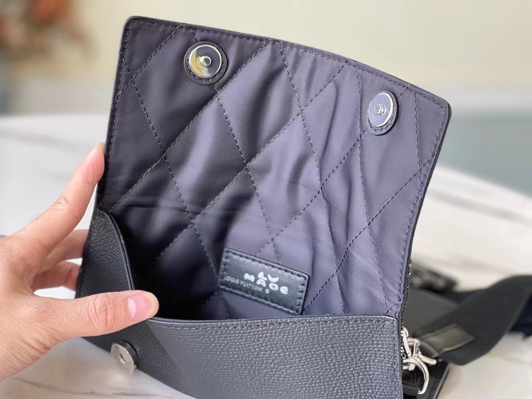 Túi xách nam Louis Vuitton Siêu Cấp TXNLV2067 z3023805444456 7f8018aac761e96cd4165a900c767776 510x383 - Túi xách nam Louis Vuitton Siêu Cấp TXNLV2067