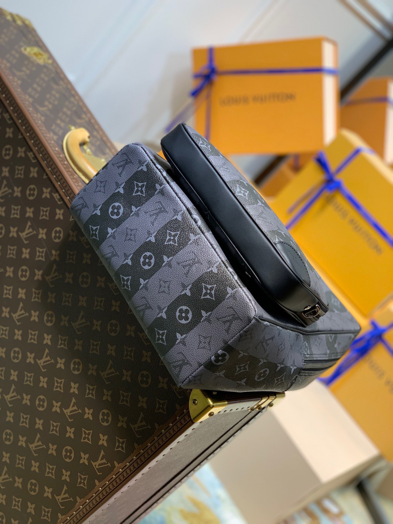 Túi xách nam Louis Vuitton Siêu Cấp TXNLV2098 z3067319010451 c8ed6dd079da3b290ca17b08c017f605 510x680 - Túi xách nam Louis Vuitton Siêu Cấp TXNLV2098