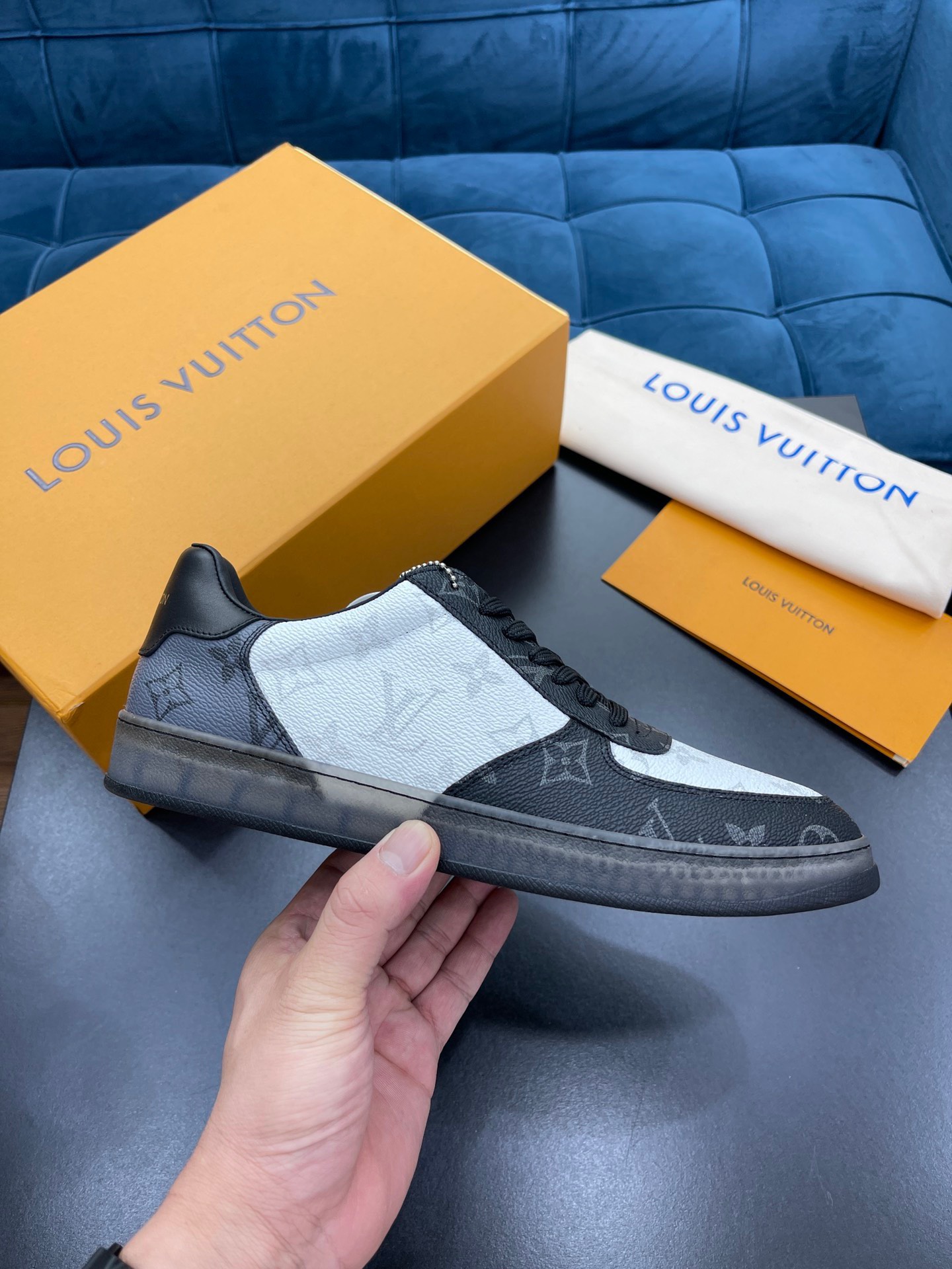 Giày Nam Louis Vuitton Siêu Cấp GNLV2103 z3076582538009 411594959a86cccbfcc824b395fd543f 510x680 - Giày Nam Louis Vuitton Siêu Cấp GNLV2103