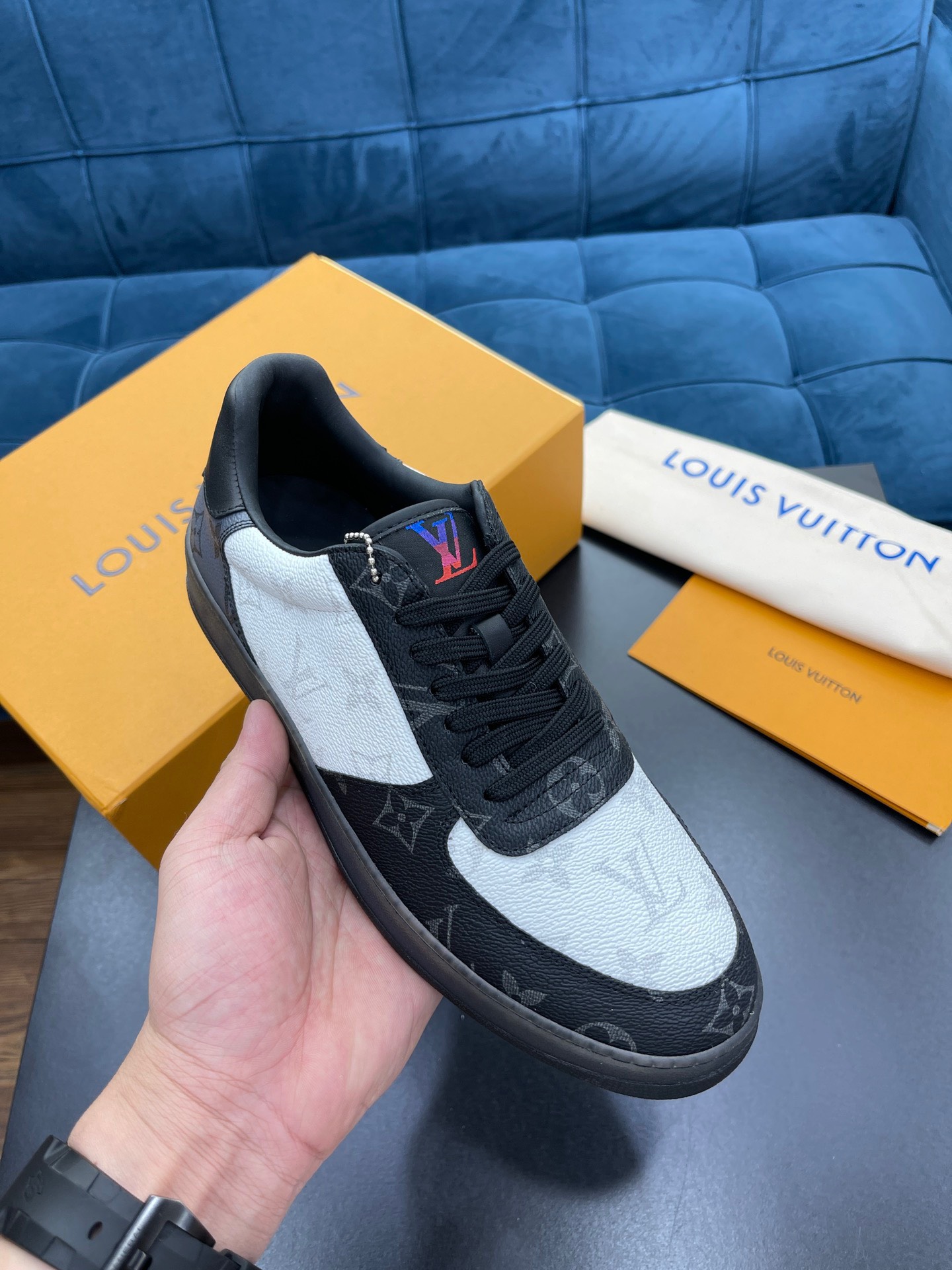 Giày Nam Louis Vuitton Siêu Cấp GNLV2103 z3076582546163 09e5d7eb9763dc9f86614e0eb0302243 510x680 - Giày Nam Louis Vuitton Siêu Cấp GNLV2103