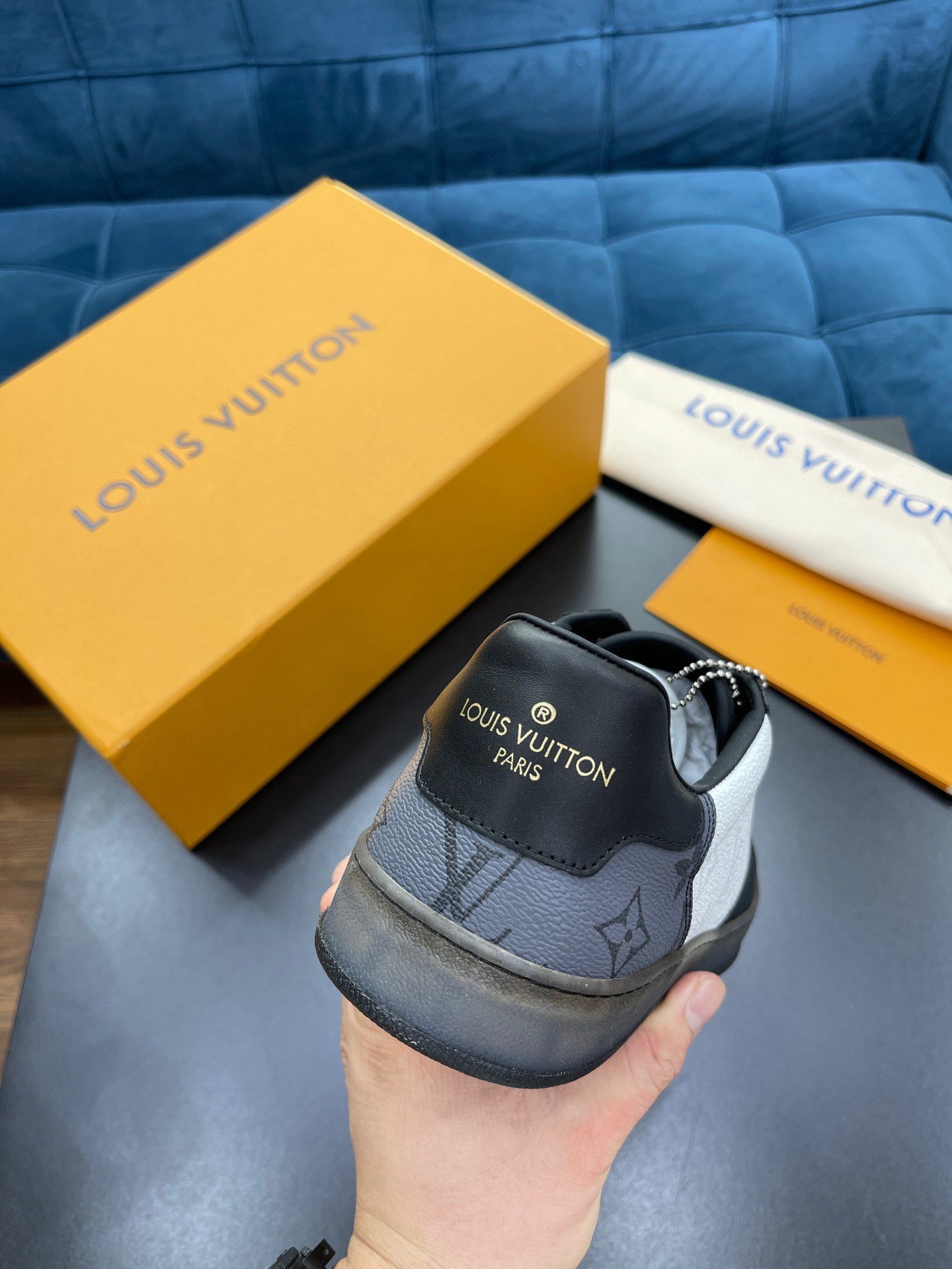 Giày Nam Louis Vuitton Siêu Cấp GNLV2103 z3076582548716 fbb92e83f3a450fee54712357e9c516f 510x680 - Giày Nam Louis Vuitton Siêu Cấp GNLV2103