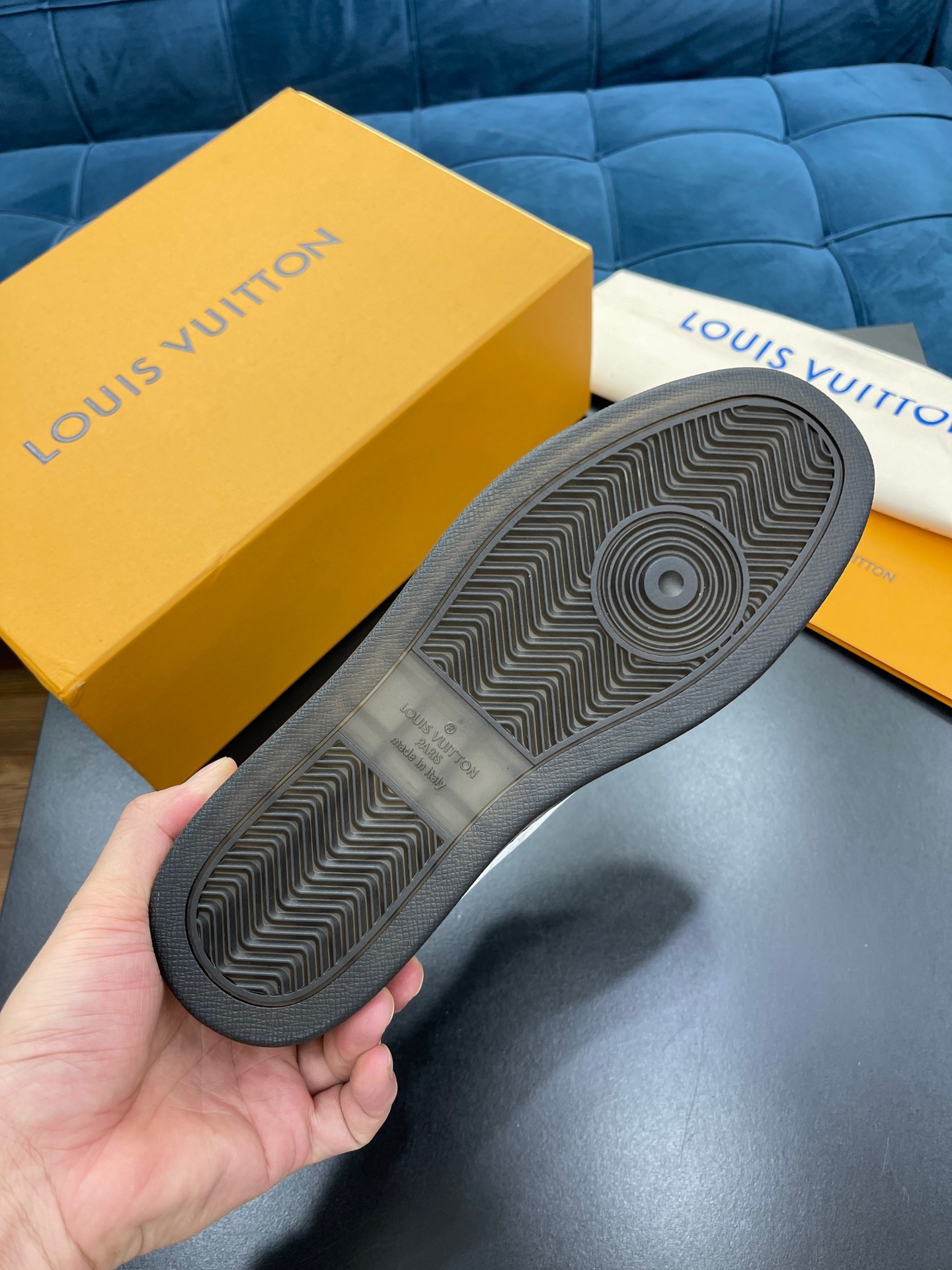 Giày Nam Louis Vuitton Siêu Cấp GNLV2103 z3076582553250 2d286c6ac2994d59d2033c559c444116 510x680 - Giày Nam Louis Vuitton Siêu Cấp GNLV2103
