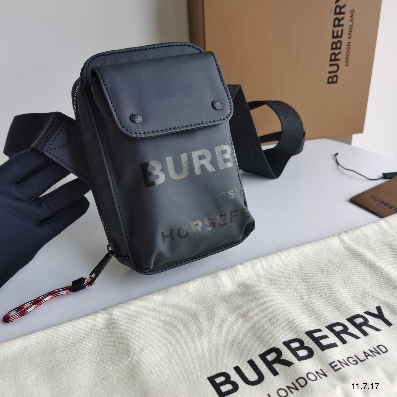 Túi xách nam Burberry Siêu Cấp TXNSC2122 z3089088052887 e779a759a76ea7ce03737edcc17ca92a 510x510 - Túi xách nam Burberry Siêu Cấp TXNSC2122