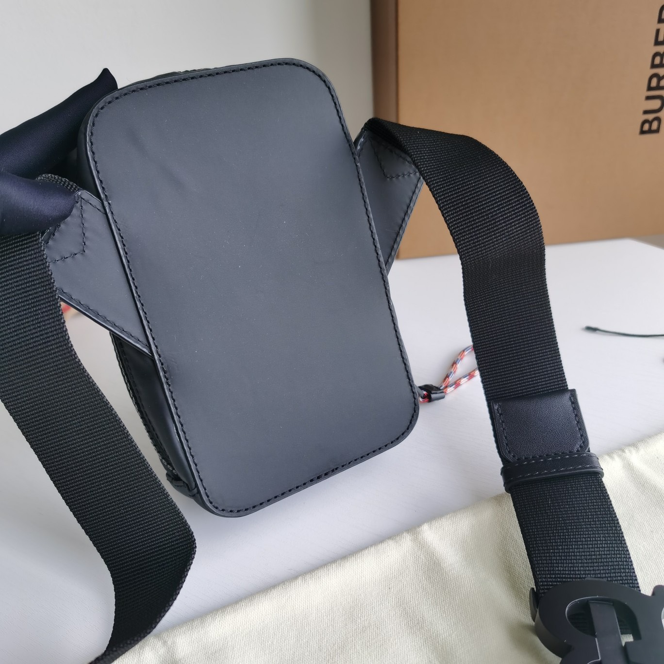 Túi xách nam Burberry Siêu Cấp TXNSC2122 z3089088058353 980cedfeca40a8b671d117fd9831ccce 510x510 - Túi xách nam Burberry Siêu Cấp TXNSC2122