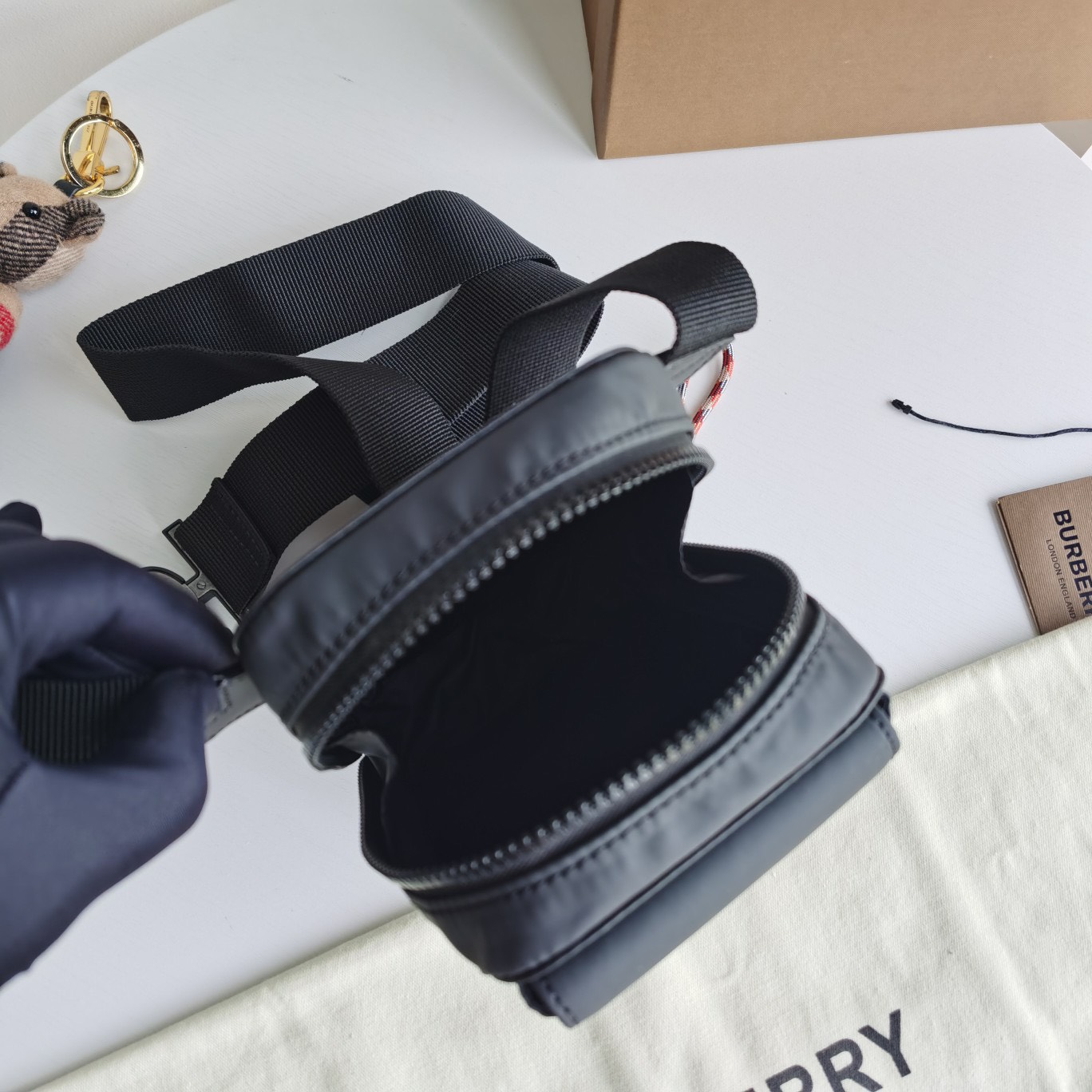 Túi xách nam Burberry Siêu Cấp TXNSC2122 z3089088091163 1128eeb1c53bd9a98e04c7a2d92f512a 510x510 - Túi xách nam Burberry Siêu Cấp TXNSC2122