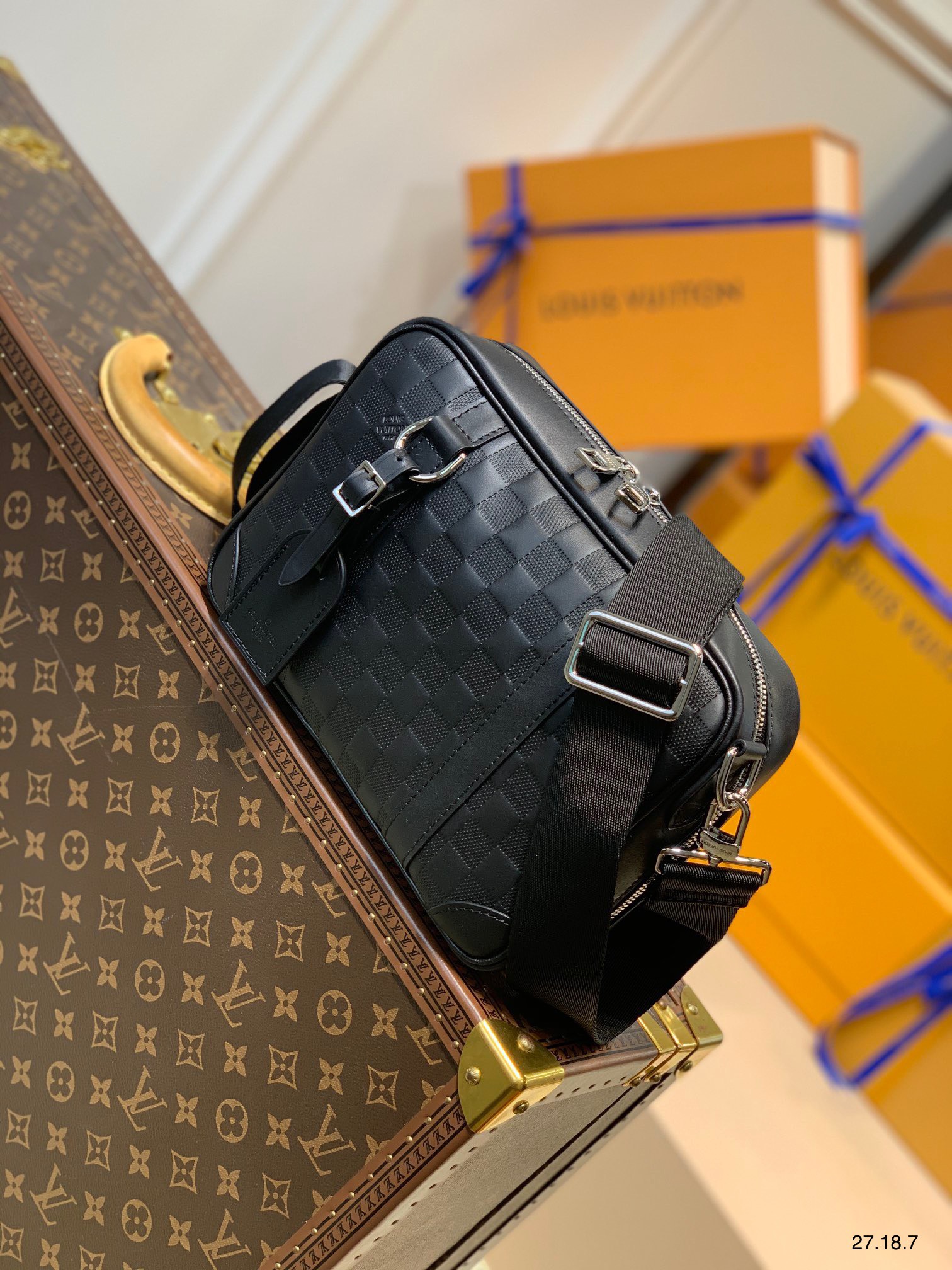 Túi xách nam Louis Vuitton Siêu Cấp TXNLV2141 z3165004180150 d29275053ef50f8461df972f2ad73bb6 510x680 - Túi xách nam Louis Vuitton Siêu Cấp TXNLV2141
