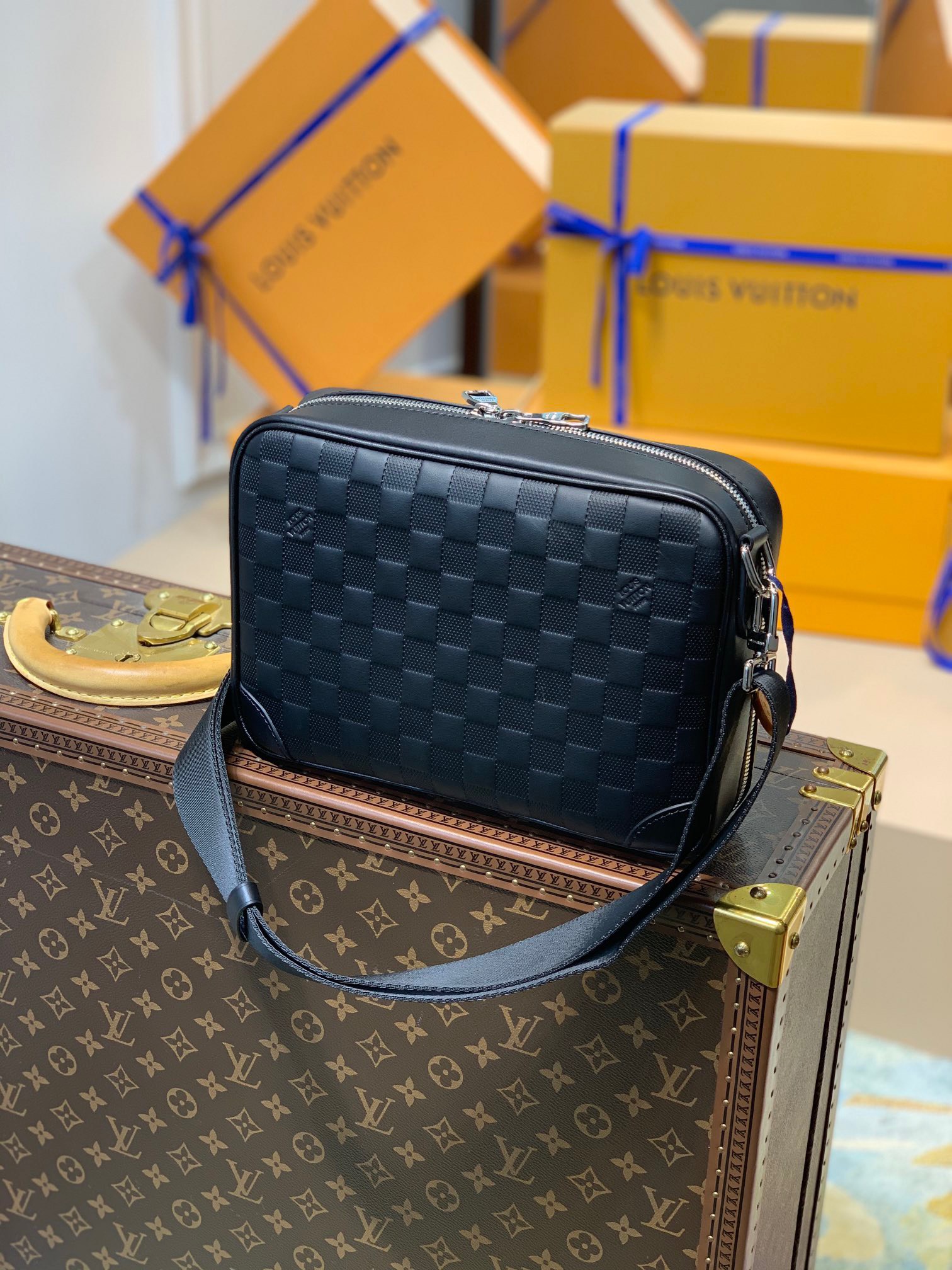 Túi xách nam Louis Vuitton Siêu Cấp TXNLV2141 z3165004182096 f883a6b4977640faa784bb0e8571b323 510x680 - Túi xách nam Louis Vuitton Siêu Cấp TXNLV2141