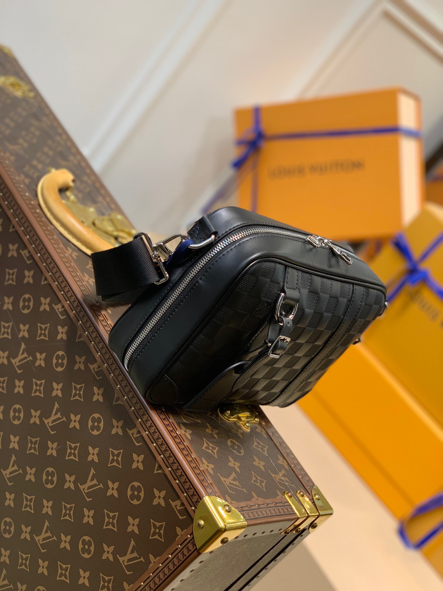 Túi xách nam Louis Vuitton Siêu Cấp TXNLV2141 z3165004185419 51afab79e330a8f86d2aeba970bd906c 510x680 - Túi xách nam Louis Vuitton Siêu Cấp TXNLV2141