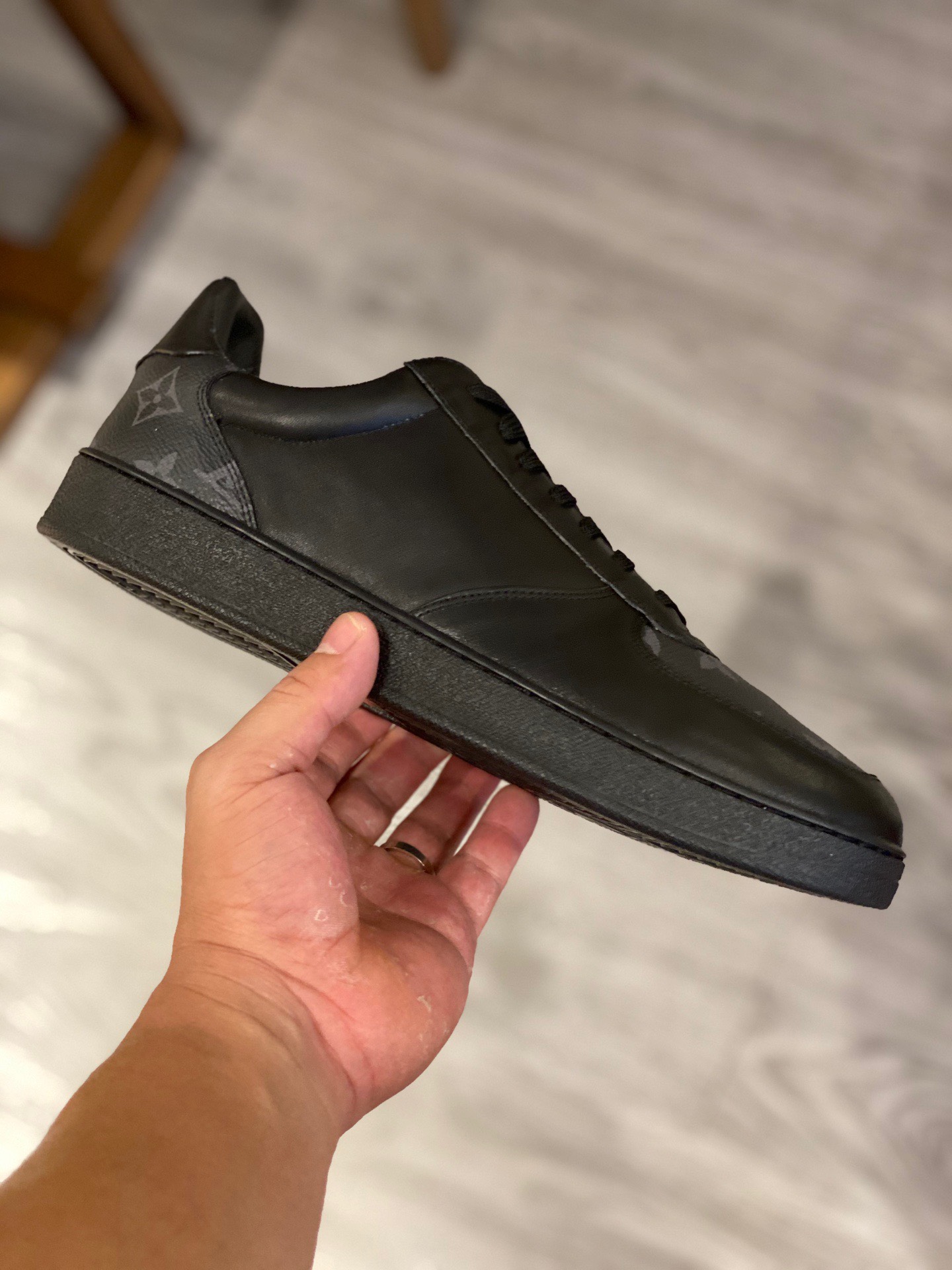 Giày Nam Louis Vuitton Siêu Cấp GNLV2143 z3168460446449 8f8a14f6bfc486c4dcdbf14bf21002d7 510x680 - Giày Nam Louis Vuitton Siêu Cấp GNLV2143