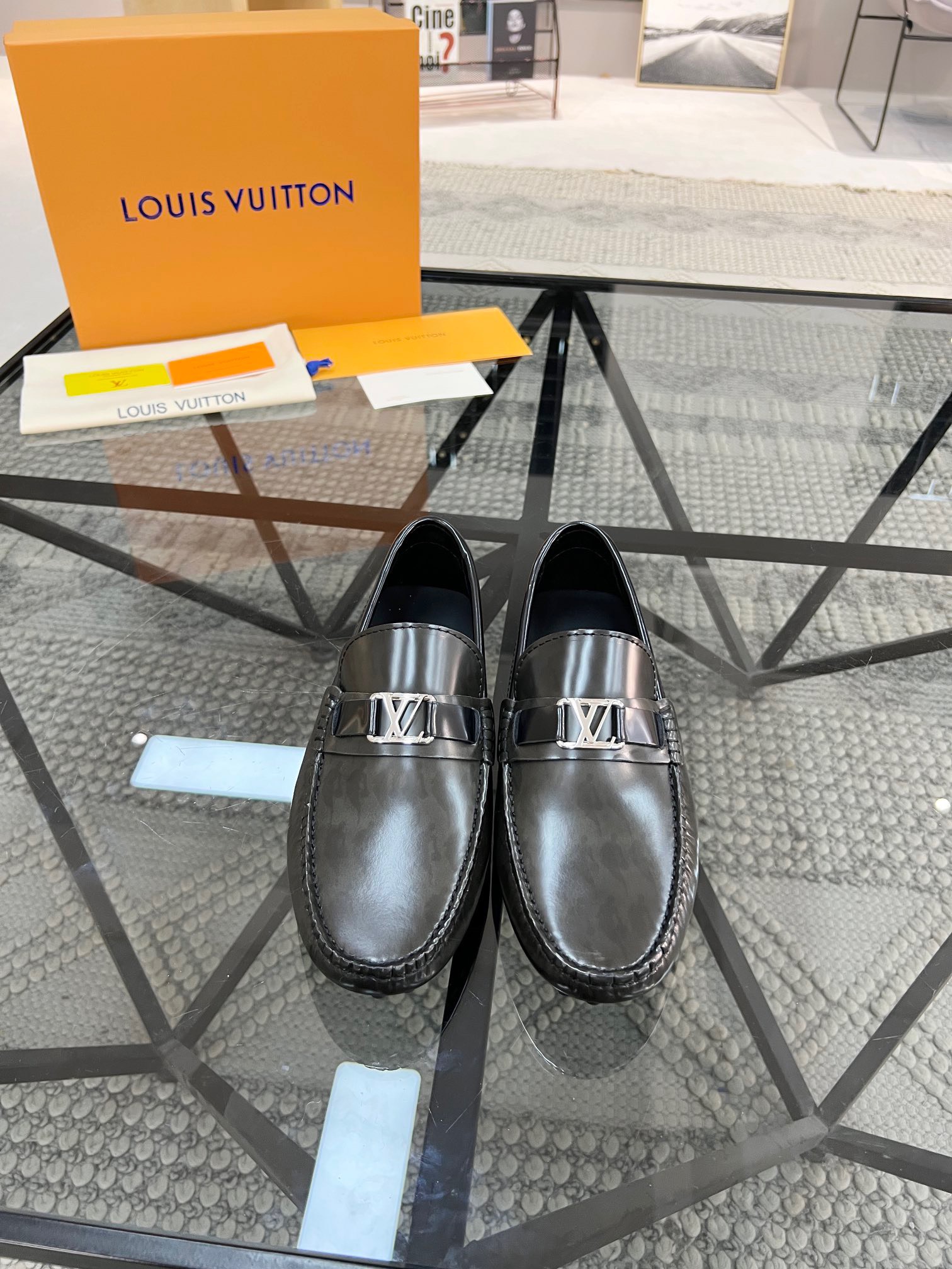 Giày Nam Louis Vuitton Siêu Cấp GNLV2167 z3186582688541 8029bf98d7d468f6511ff20de011ea8e 510x680 - Giày Nam Louis Vuitton Siêu Cấp GNLV2167