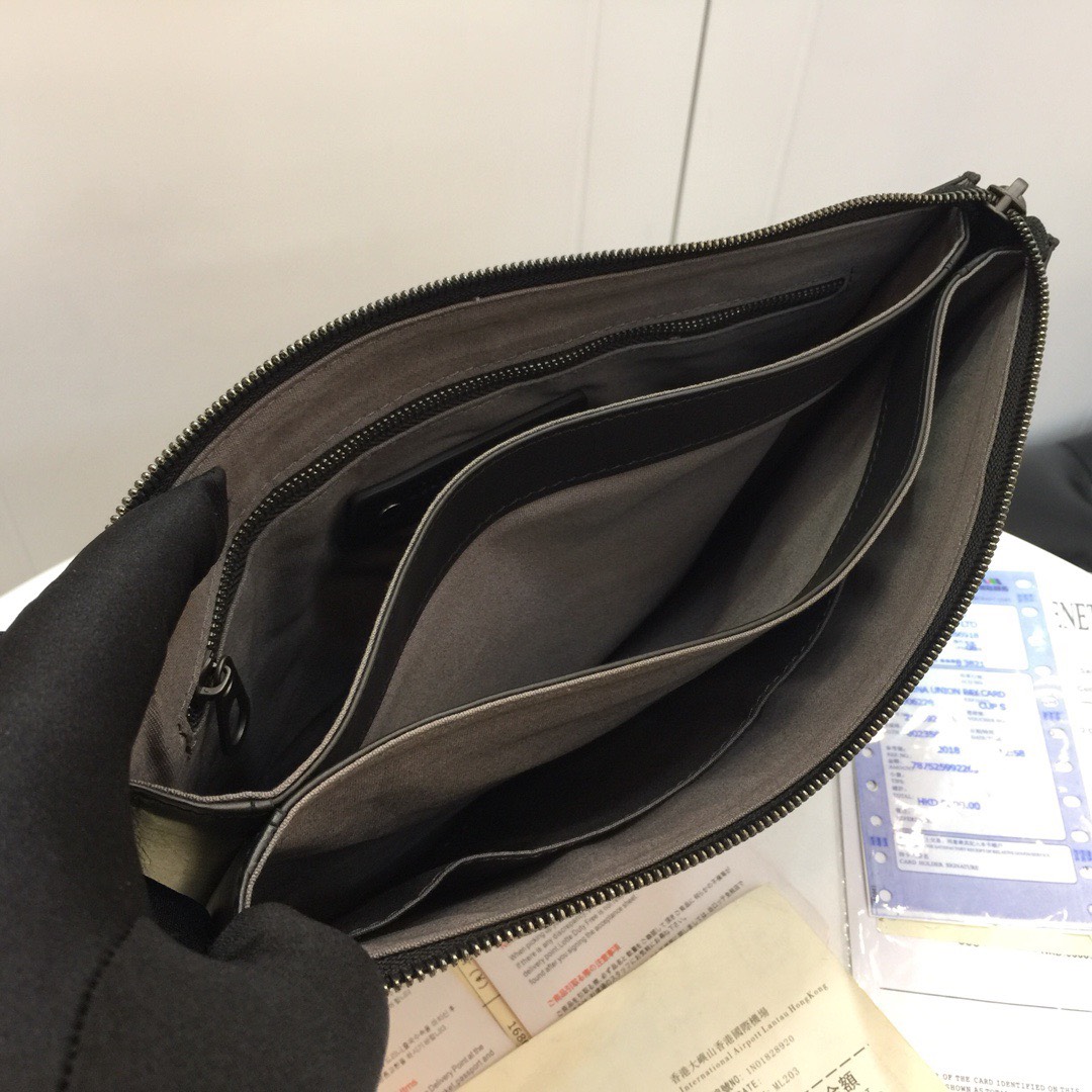 Ví nam Bottega Veneta Siêu Cấp VNSC2225 z3213042760765 e524ebff8906d409573027ff71f0daa6 510x510 - Ví nam Bottega Veneta Siêu Cấp VNSC2225