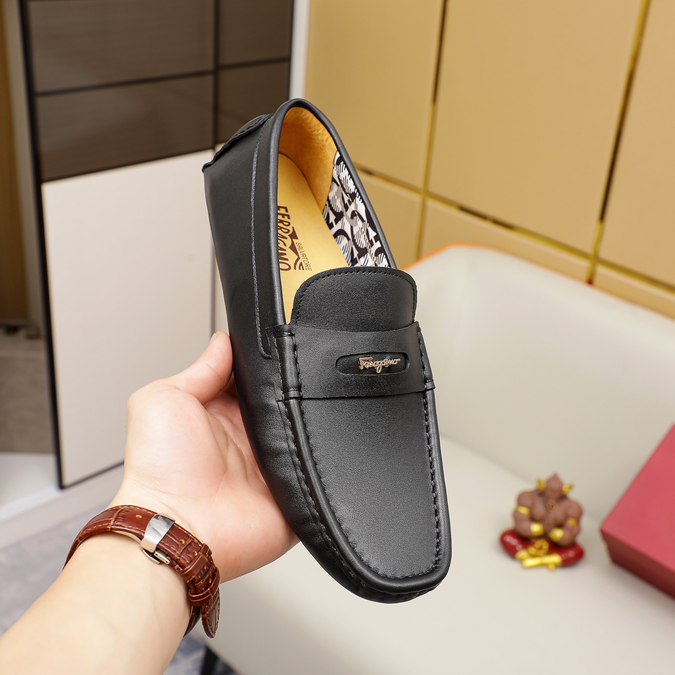 Giày nam Salvatore Ferragamo siêu cấp GNSC2251 z3230904812564 dca54984bcd82eef1c98c967fca27cbc 1 510x510 - Giày nam Salvatore Ferragamo siêu cấp GNSC2251