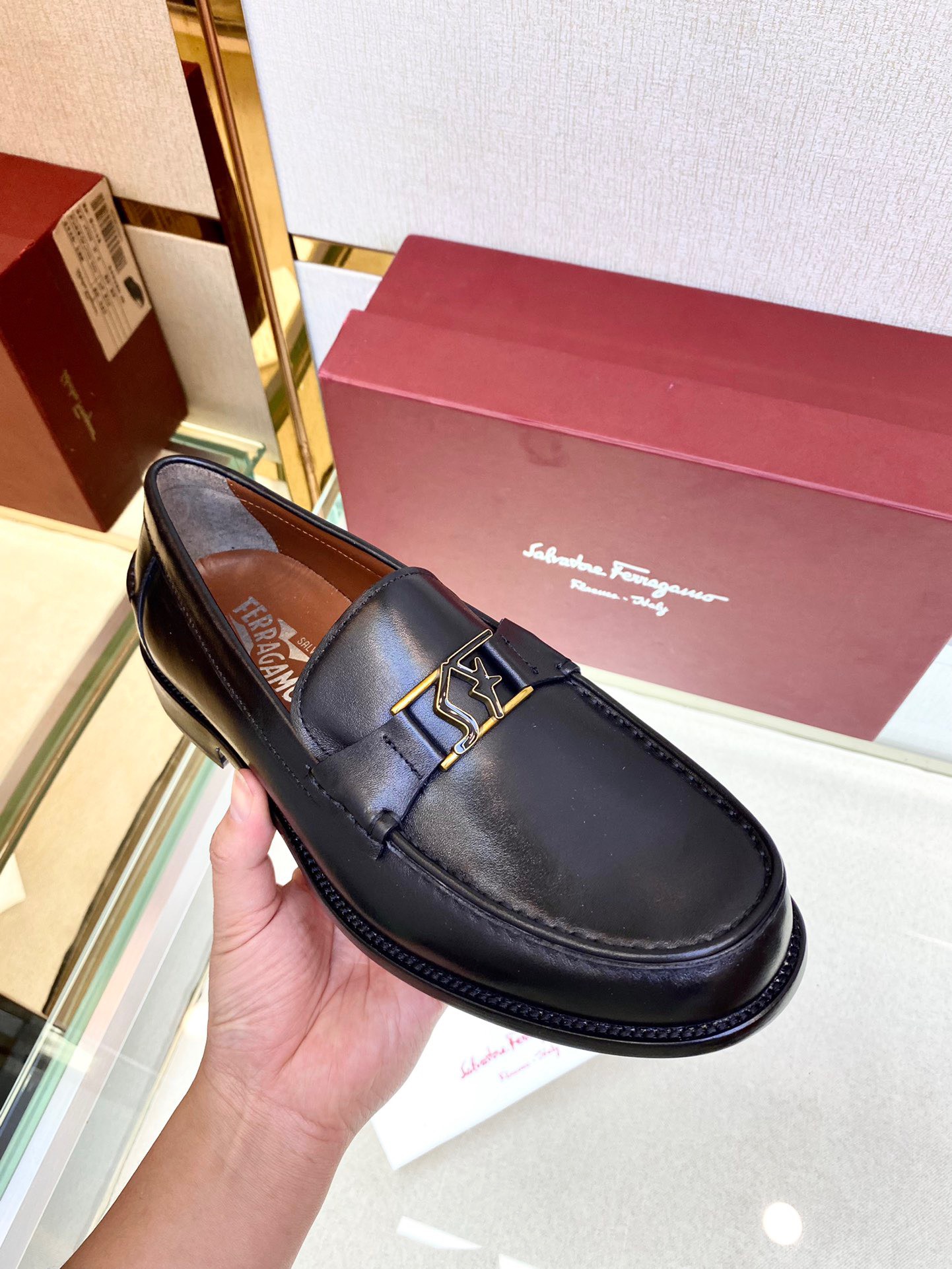 Giày nam Salvatore Ferragamo siêu cấp GNSC2257 z3232605617782 6b5b39e3703aac44325b6a62c0e79f06 510x680 - Giày nam Salvatore Ferragamo siêu cấp GNSC2257