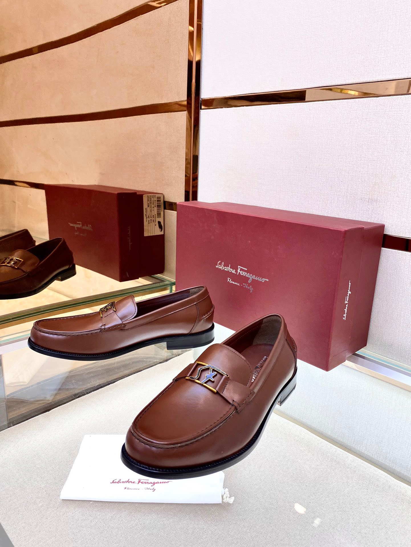 Giày nam Salvatore Ferragamo siêu cấp GNSC2258 z3232605882358 61ffa60b7447e67bb925334a0e30dea5 510x680 - Giày nam Salvatore Ferragamo siêu cấp GNSC2258