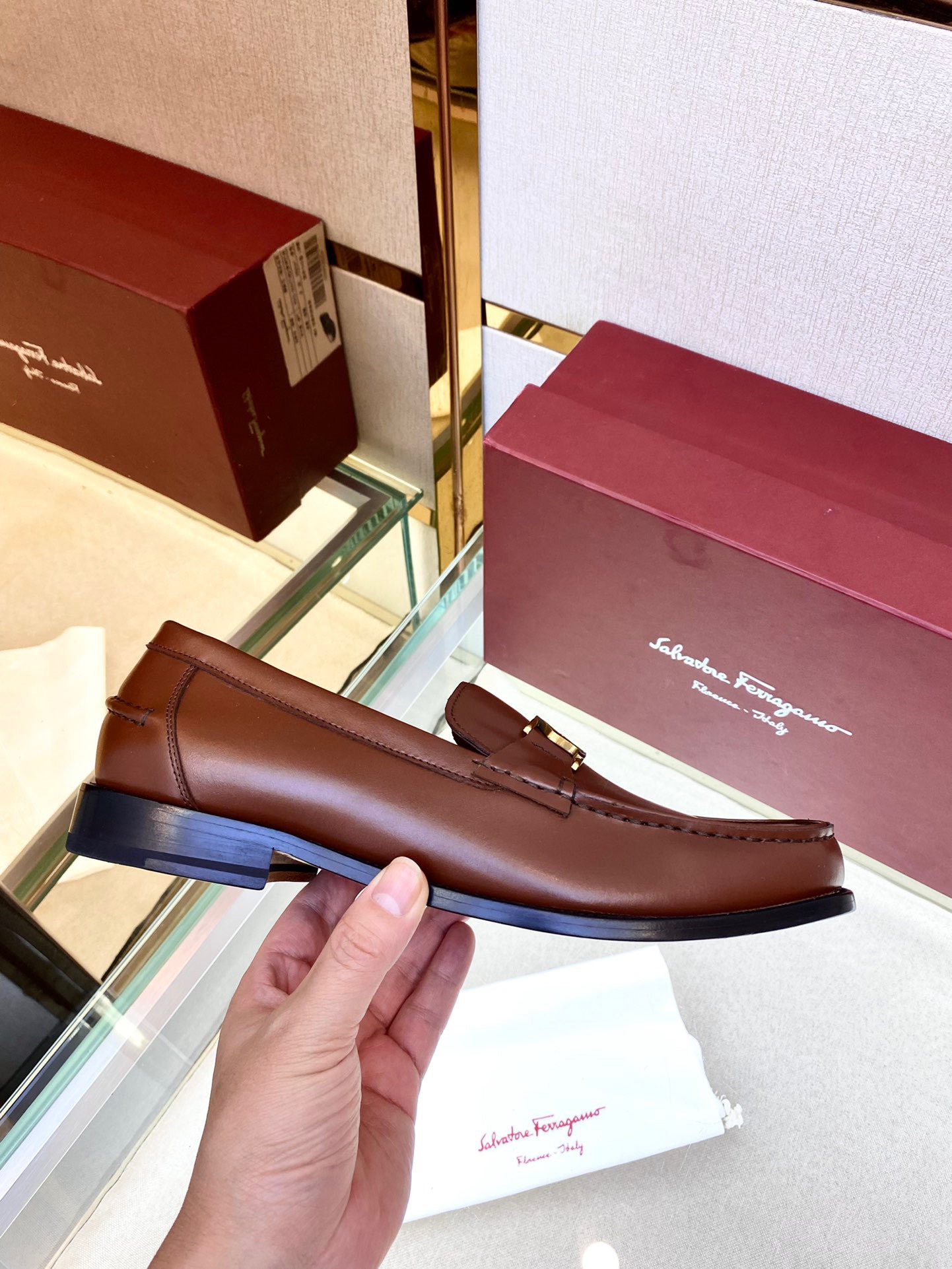 Giày nam Salvatore Ferragamo siêu cấp GNSC2258 z3232605905408 d7b7cd15a5b1c7dd8756724956643879 510x680 - Giày nam Salvatore Ferragamo siêu cấp GNSC2258