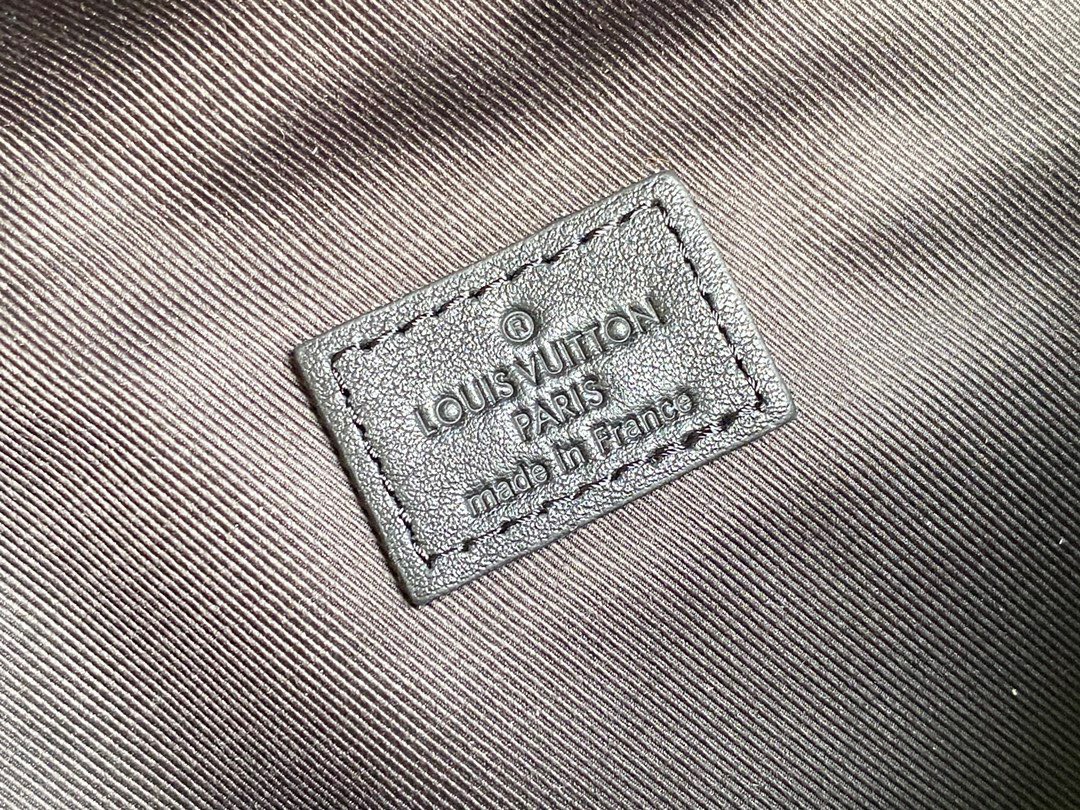 Túi xách nam Louis Vuitton Siêu Cấp TXNLV2295 z3258327304055 90fa46d59a3cf4b109e94b7be777be51 510x383 - Túi xách nam Louis Vuitton Siêu Cấp TXNLV2295