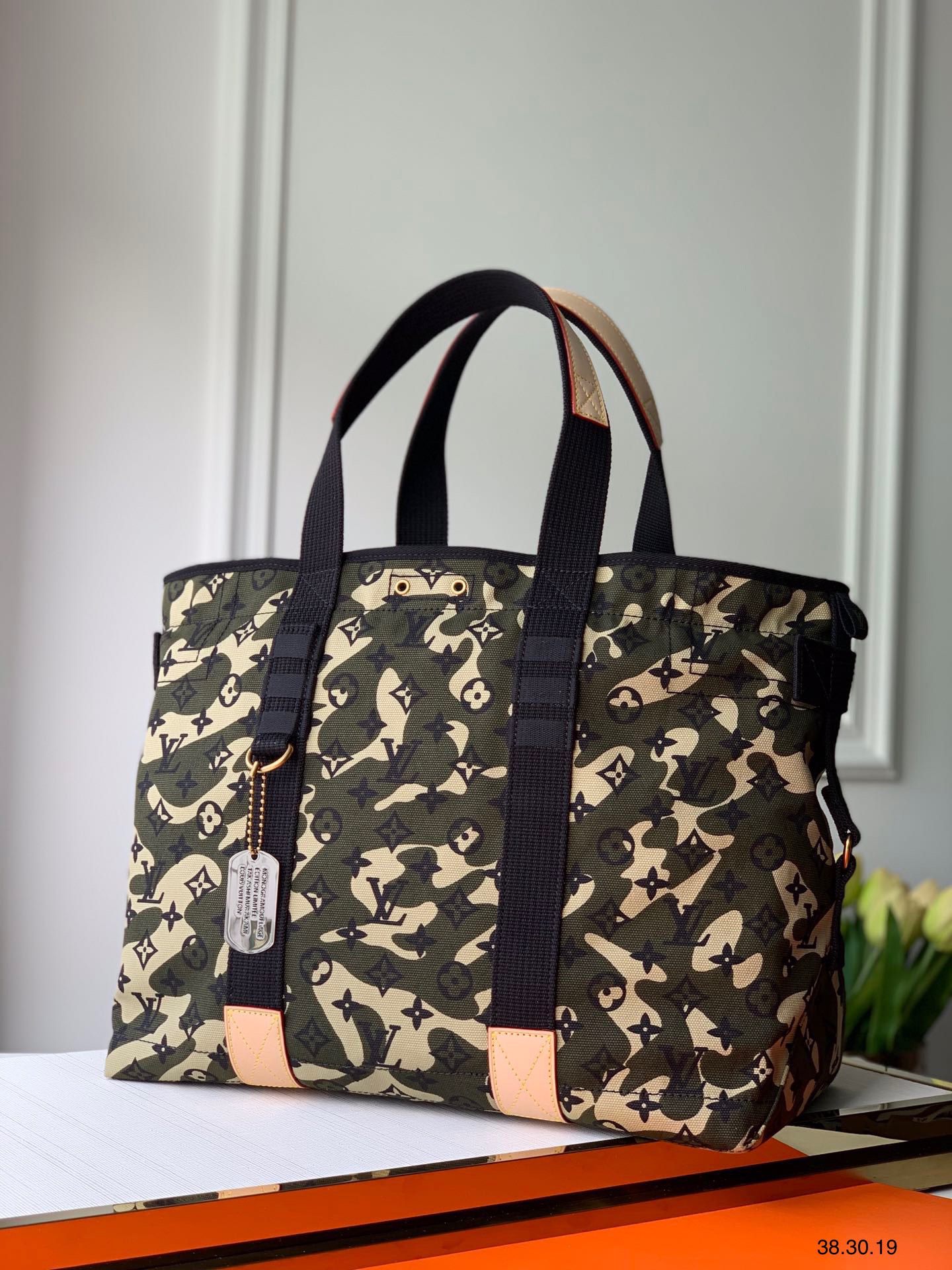 Túi xách nam Louis Vuitton Siêu Cấp TXNLV2315 z3272072315891 8ce7c1ce1e91ae4c387e62b3ed1cd637 510x680 - Túi xách nam Louis Vuitton Siêu Cấp TXNLV2315