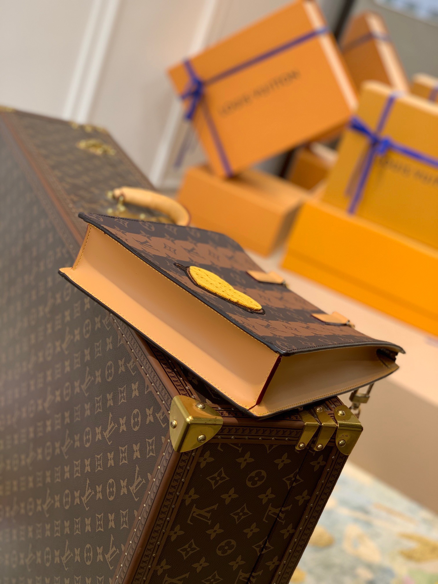 Túi xách nam Louis Vuitton Siêu Cấp TXNLV2325 z3280311859041 128a11201720e6e30bbf7ab56b77e9ec 510x680 - Túi xách nam Louis Vuitton Siêu Cấp TXNLV2325