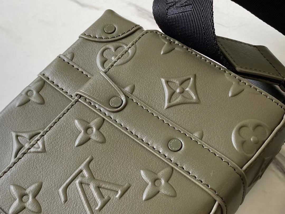 Túi xách nam Louis Vuitton Siêu Cấp TXNLV2329 z3285743475206 f227dcad194edb0df67b247bfb5a2ad0 510x383 - Túi xách nam Louis Vuitton Siêu Cấp TXNLV2329