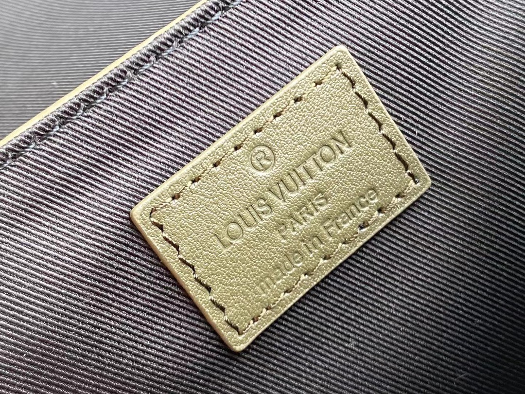 Túi xách nam Louis Vuitton Siêu Cấp TXNLV2329 z3285743553170 1516193b2c2e973c3d262468c6bb7a30 510x383 - Túi xách nam Louis Vuitton Siêu Cấp TXNLV2329