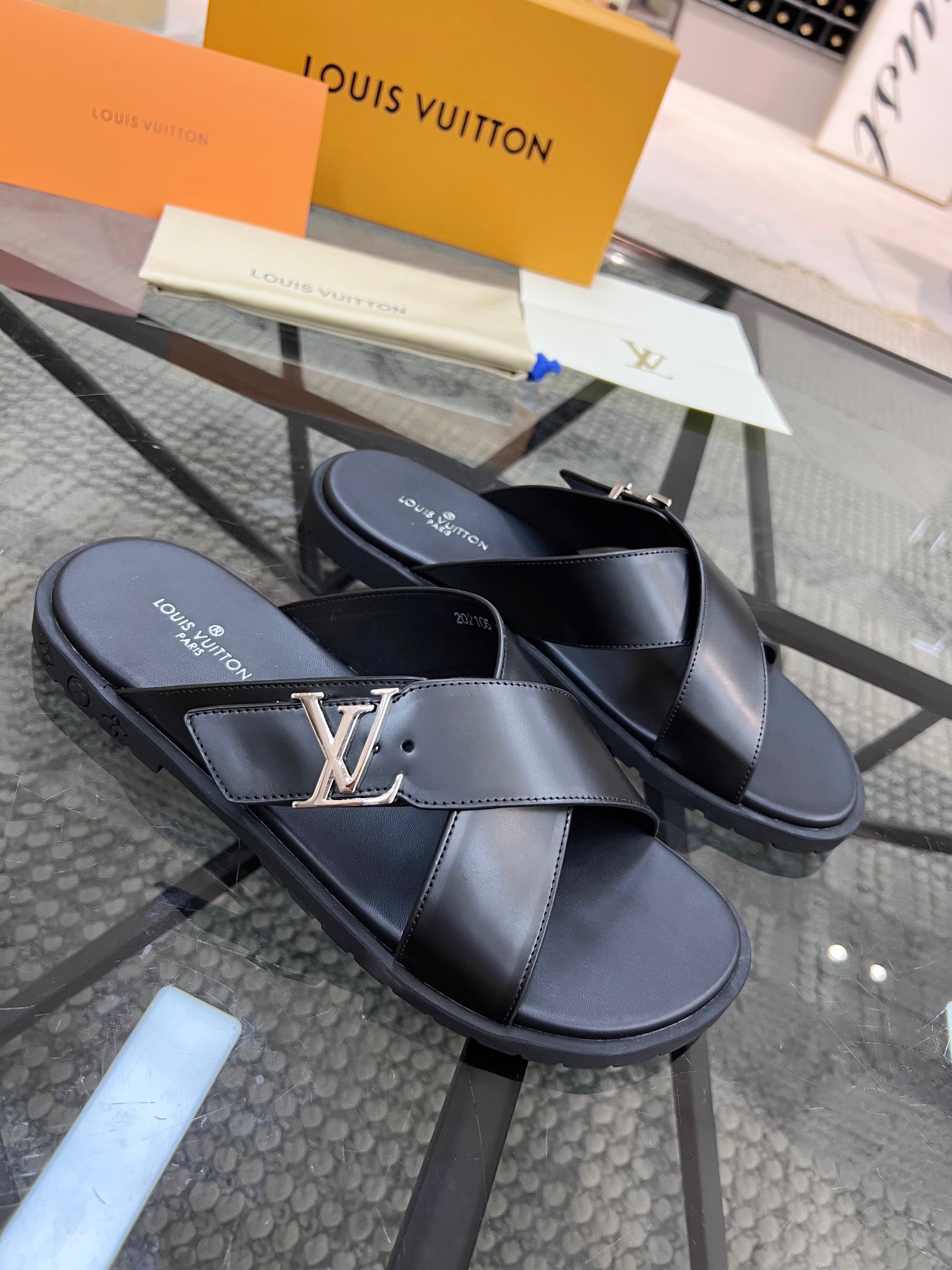Dép nam Louis Vuitton siêu cấp GNSC2349 z3309456936042 4f6d26530036cb49c08b9294eb49a5e8 510x680 - Dép nam Louis Vuitton siêu cấp GNSC2349
