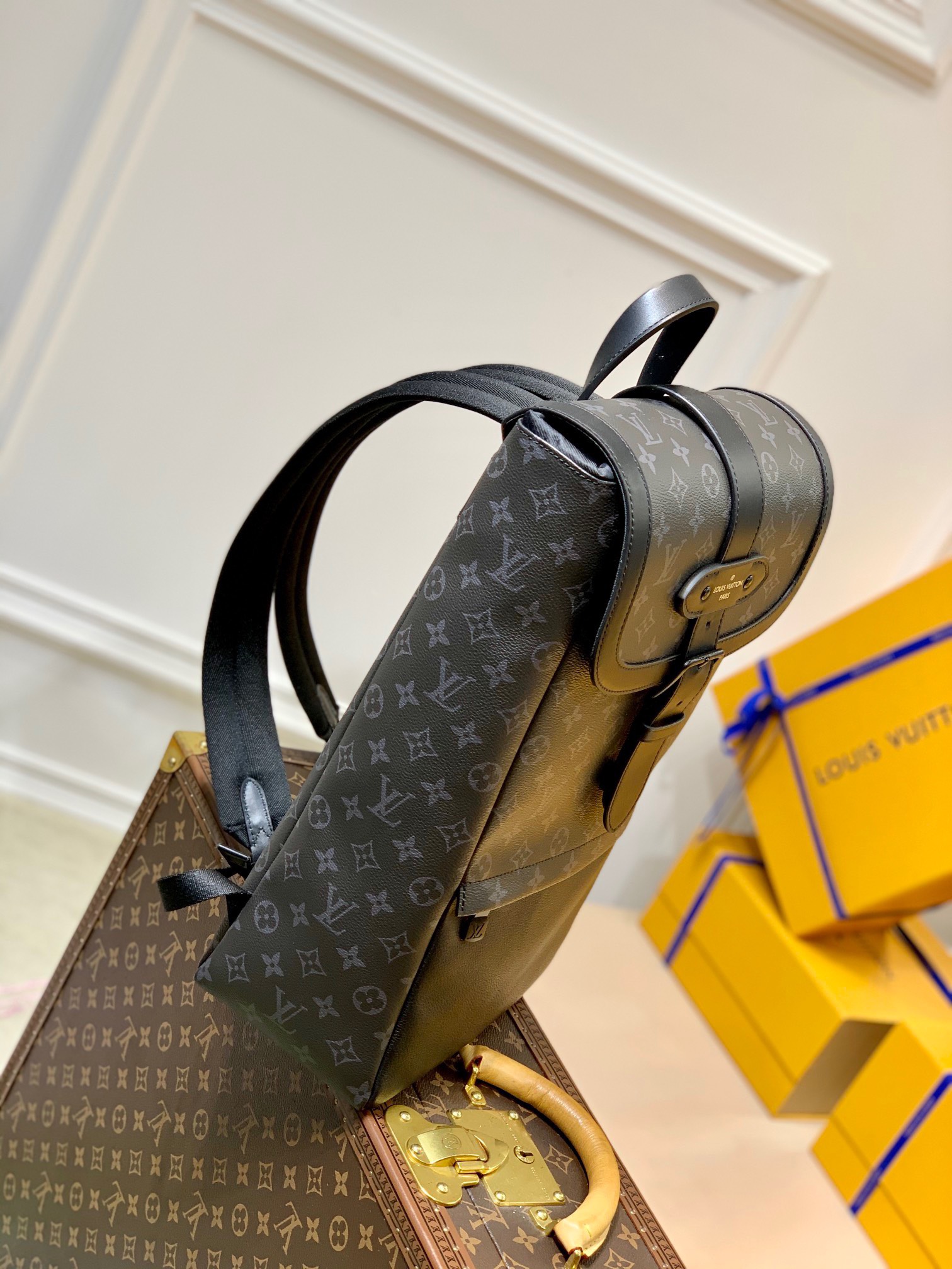 Túi xách nam Louis Vuitton Siêu Cấp TXNLV2356 z3314648323708 ea58a235726b2c17aac853e88949a41d 510x680 - Túi xách nam Louis Vuitton Siêu Cấp TXNLV2356