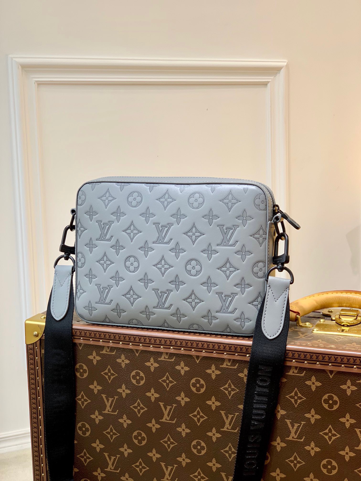 Túi xách nam Louis Vuitton Siêu Cấp TXNLV2420 z3377146380572 c72e1877db6d19fc8b0139907318e118 510x680 - Túi xách nam Louis Vuitton Siêu Cấp TXNLV2420
