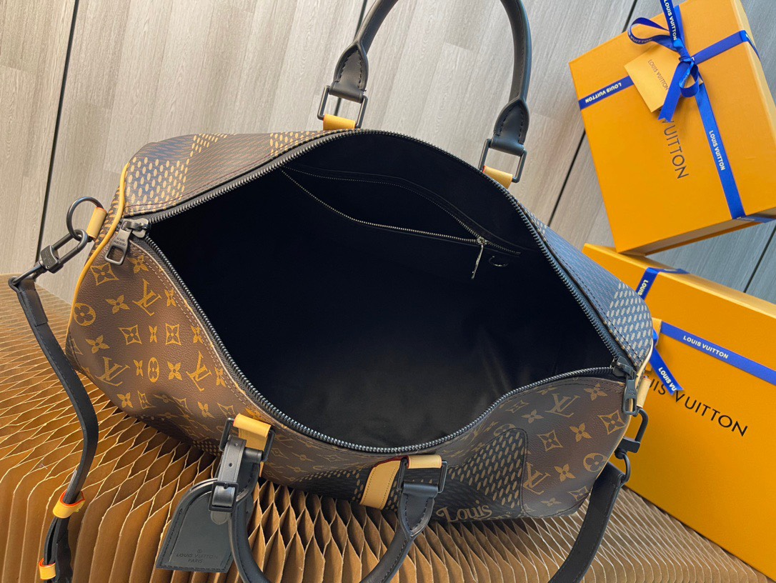 Túi xách nam Louis Vuitton Siêu Cấp TXNLV2461 z3435453572086 80ca9c7148000188bf369cd7cbb17735 510x383 - Túi xách nam Louis Vuitton Siêu Cấp TXNLV2461