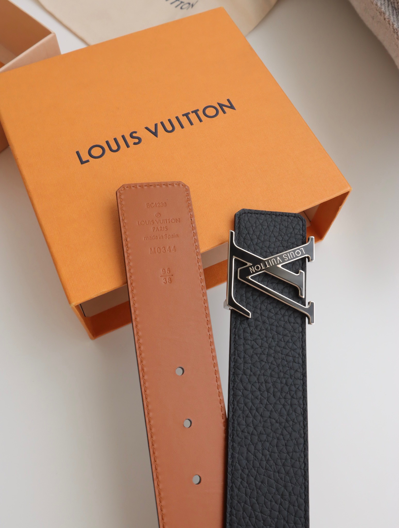 Thắt lưng nam Louis Vuitton siêu cấp TLSC2467 z3435518809833 c6c906886c57d32345042dec4a08d7fb 510x675 - Thắt lưng nam Louis Vuitton siêu cấp TLSC2467