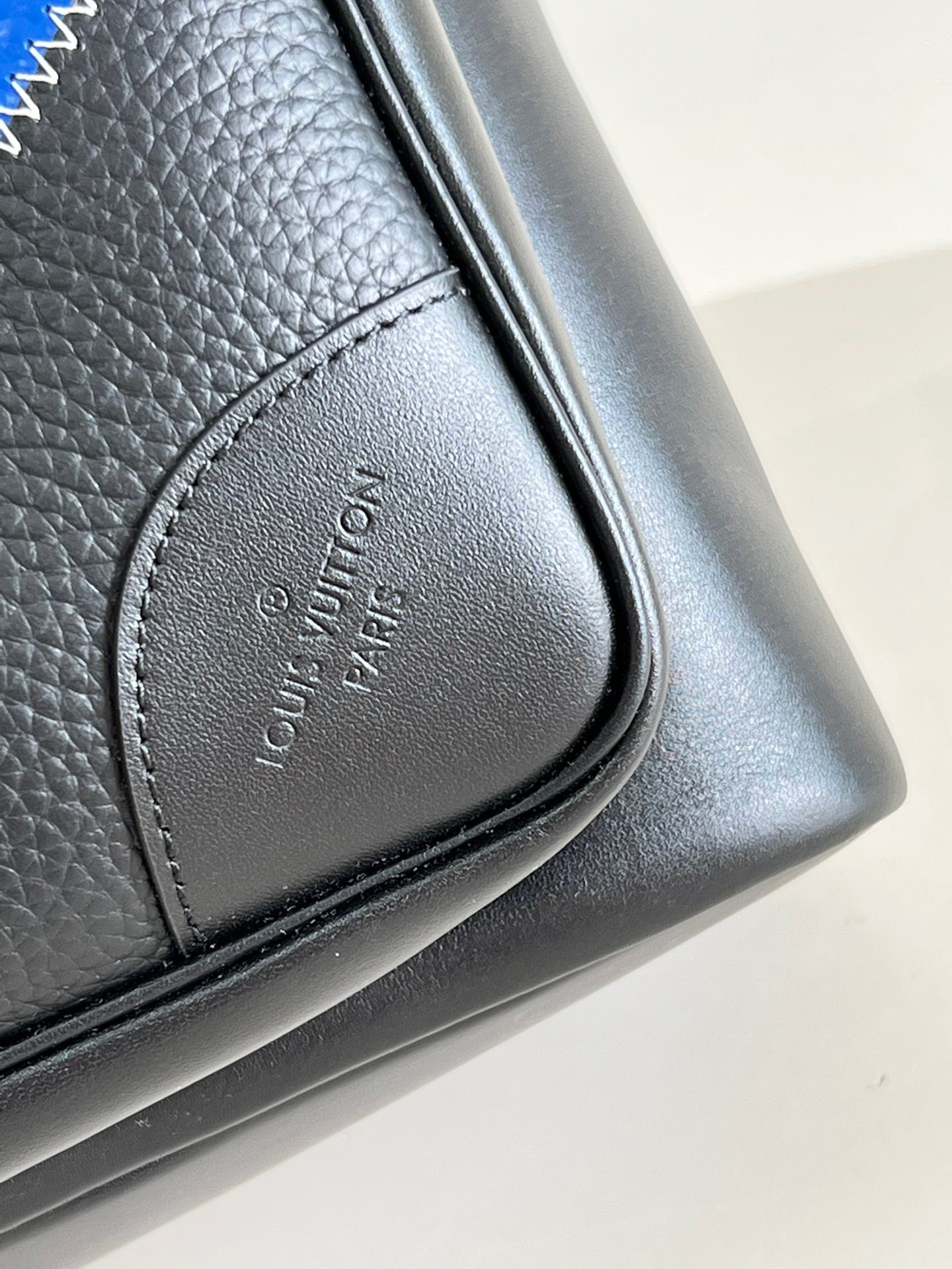 Túi xách nam Louis Vuitton Siêu Cấp TXNLV2474 z3453304963813 5e0d5a85e2fdd750a676066800cba404 510x680 - Túi xách nam Louis Vuitton Siêu Cấp TXNLV2474