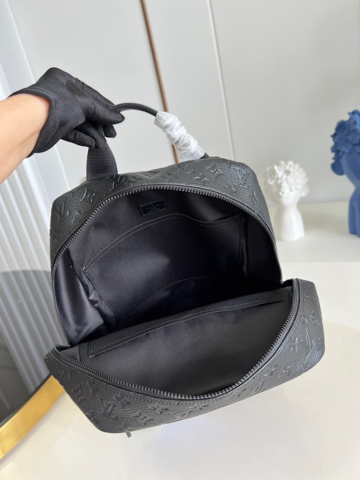 Túi xách nam Louis Vuitton Siêu Cấp TXNLV2474 z3453304983513 f766c1a6160bfae37c7d682a81576d6a 510x680 - Túi xách nam Louis Vuitton Siêu Cấp TXNLV2474