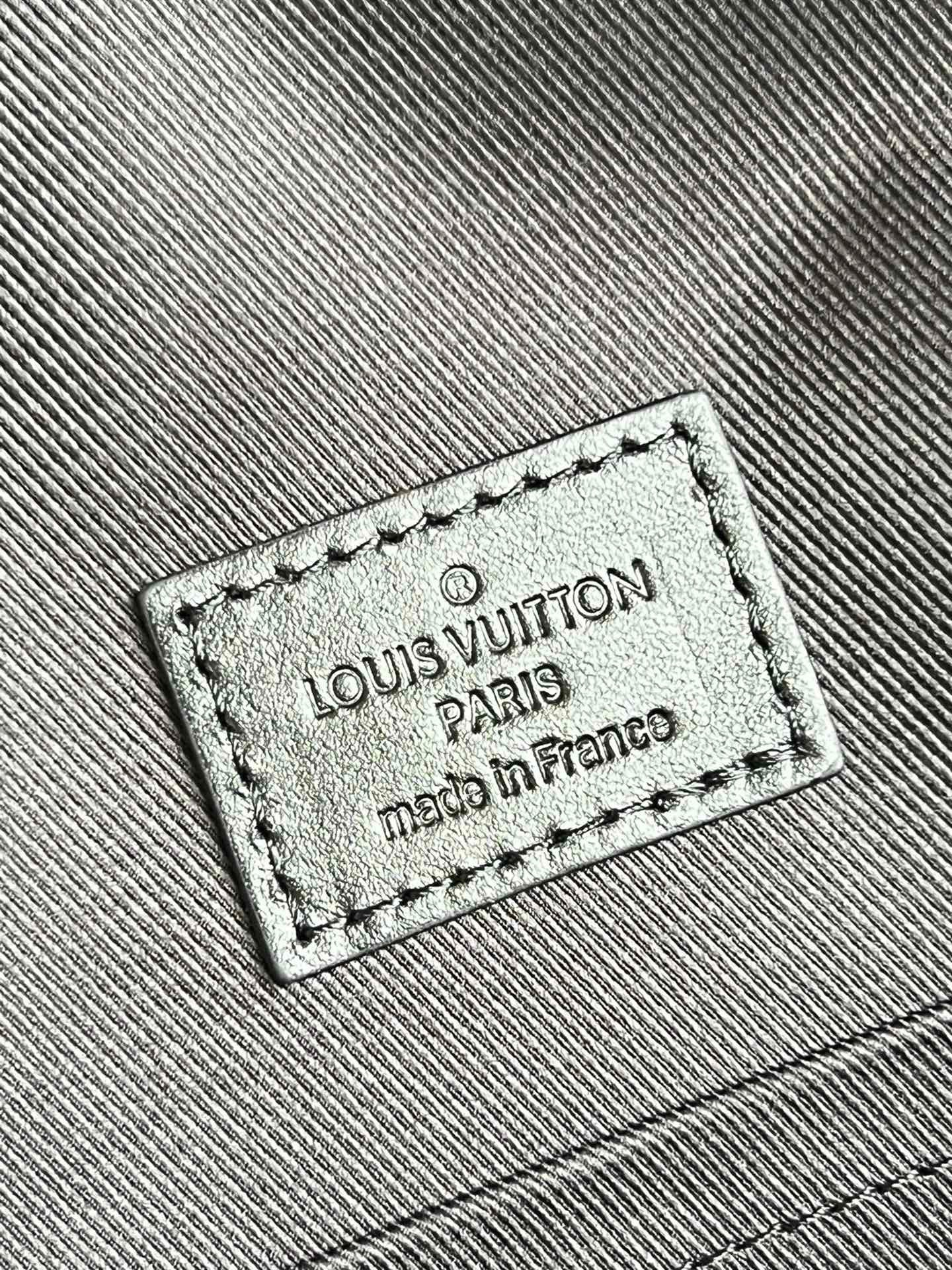 Túi xách nam Louis Vuitton Siêu Cấp TXNLV2474 z3453305028628 e1c9b273d69dfd2e851059bc3a3e9388 510x680 - Túi xách nam Louis Vuitton Siêu Cấp TXNLV2474