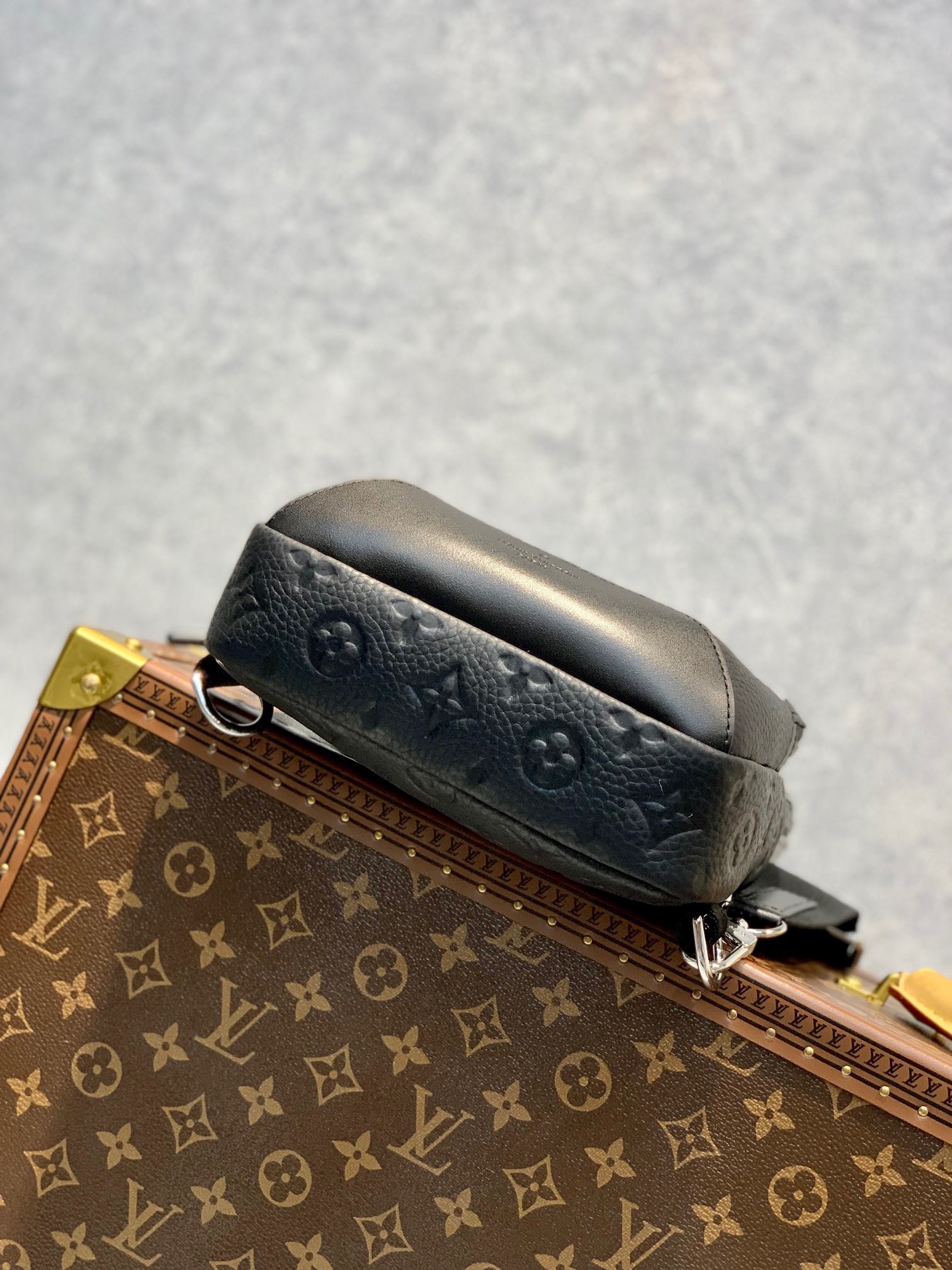 Túi xách nam Louis Vuitton Siêu Cấp TXNLV2475 z3453305310877 bcb52b7bcc26164eb1af3106045bca15 510x680 - Túi xách nam Louis Vuitton Siêu Cấp TXNLV2475