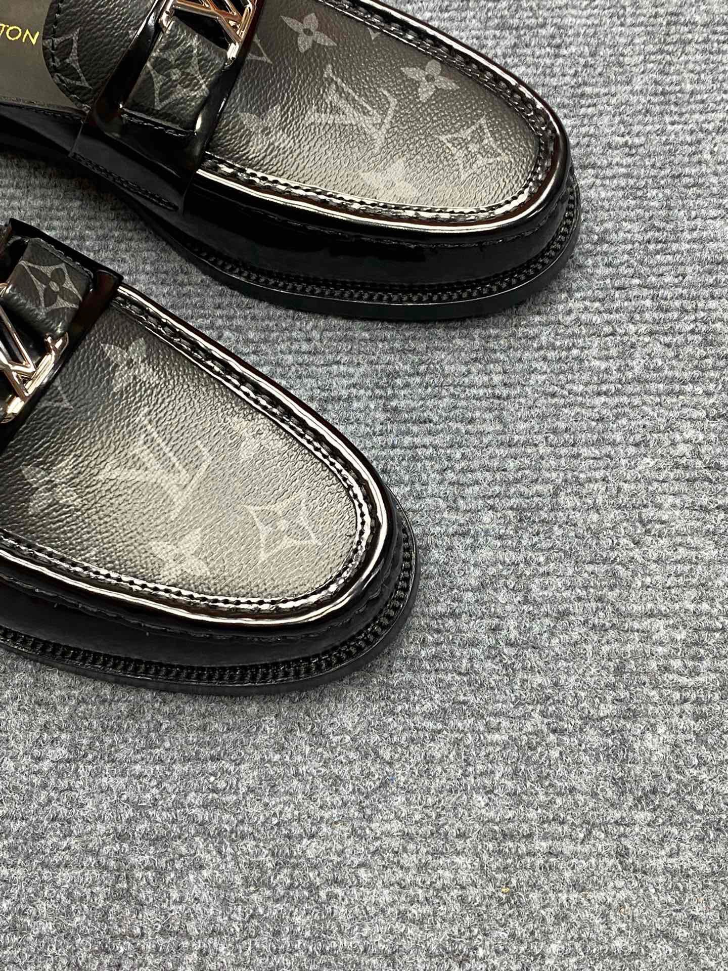 Giày Nam Louis Vuitton Siêu Cấp GNLV2479 z3453316856090 2e094f675cf46db28e91b8ad02b3c820 510x680 - Giày Nam Louis Vuitton Siêu Cấp GNLV2479