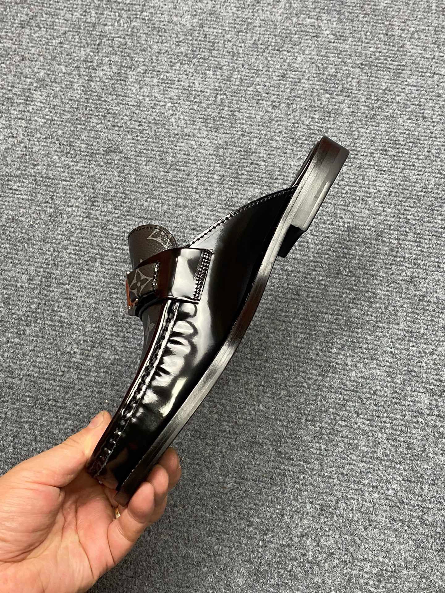 Giày Nam Louis Vuitton Siêu Cấp GNLV2479 z3453316861261 9a15aa5adfd8c2a524e1d7dceb3ac8cd 510x680 - Giày Nam Louis Vuitton Siêu Cấp GNLV2479