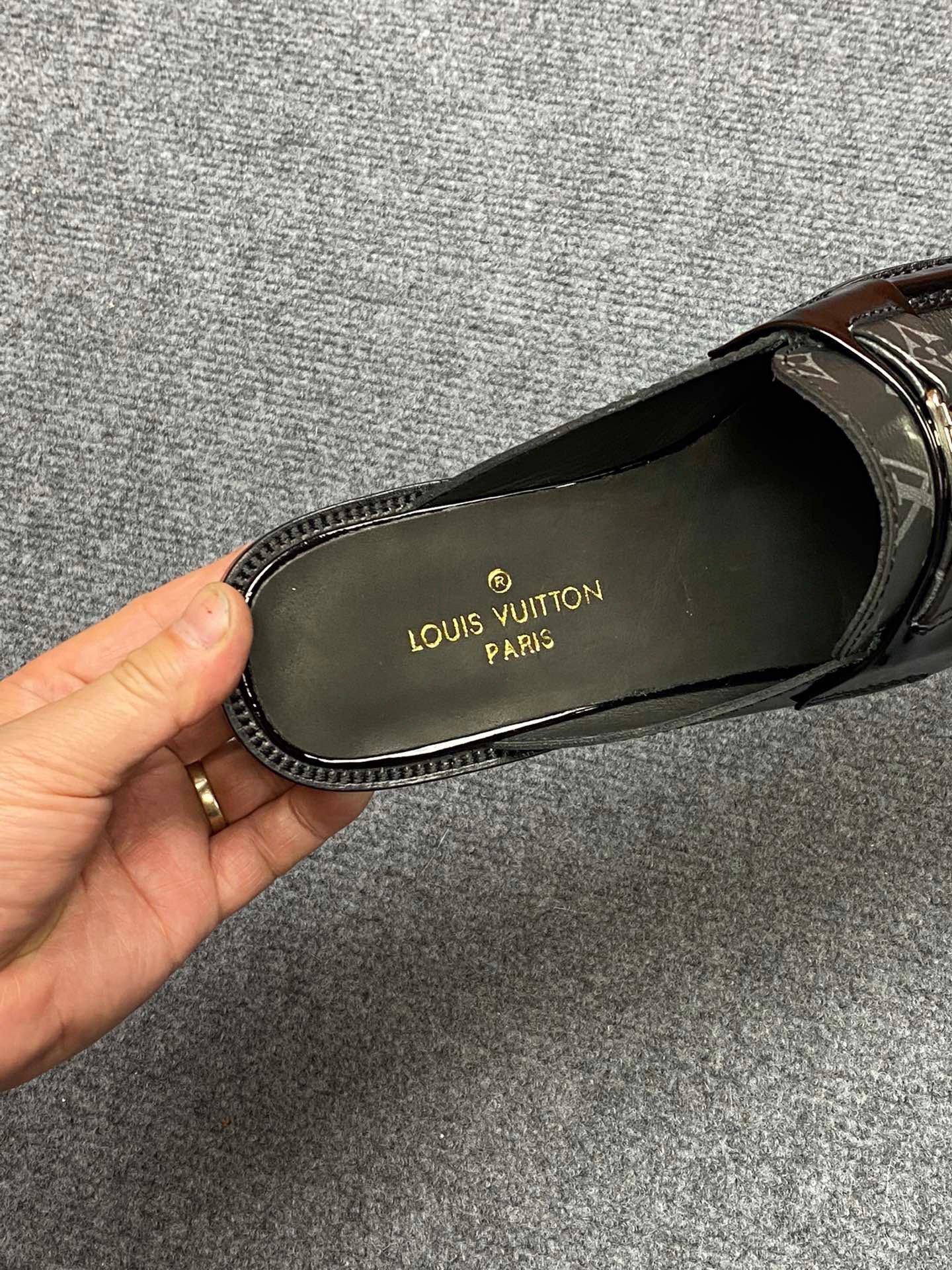 Giày Nam Louis Vuitton Siêu Cấp GNLV2479 z3453316865810 b35804cad8accb6c545fc8bb9048a1ac 510x680 - Giày Nam Louis Vuitton Siêu Cấp GNLV2479