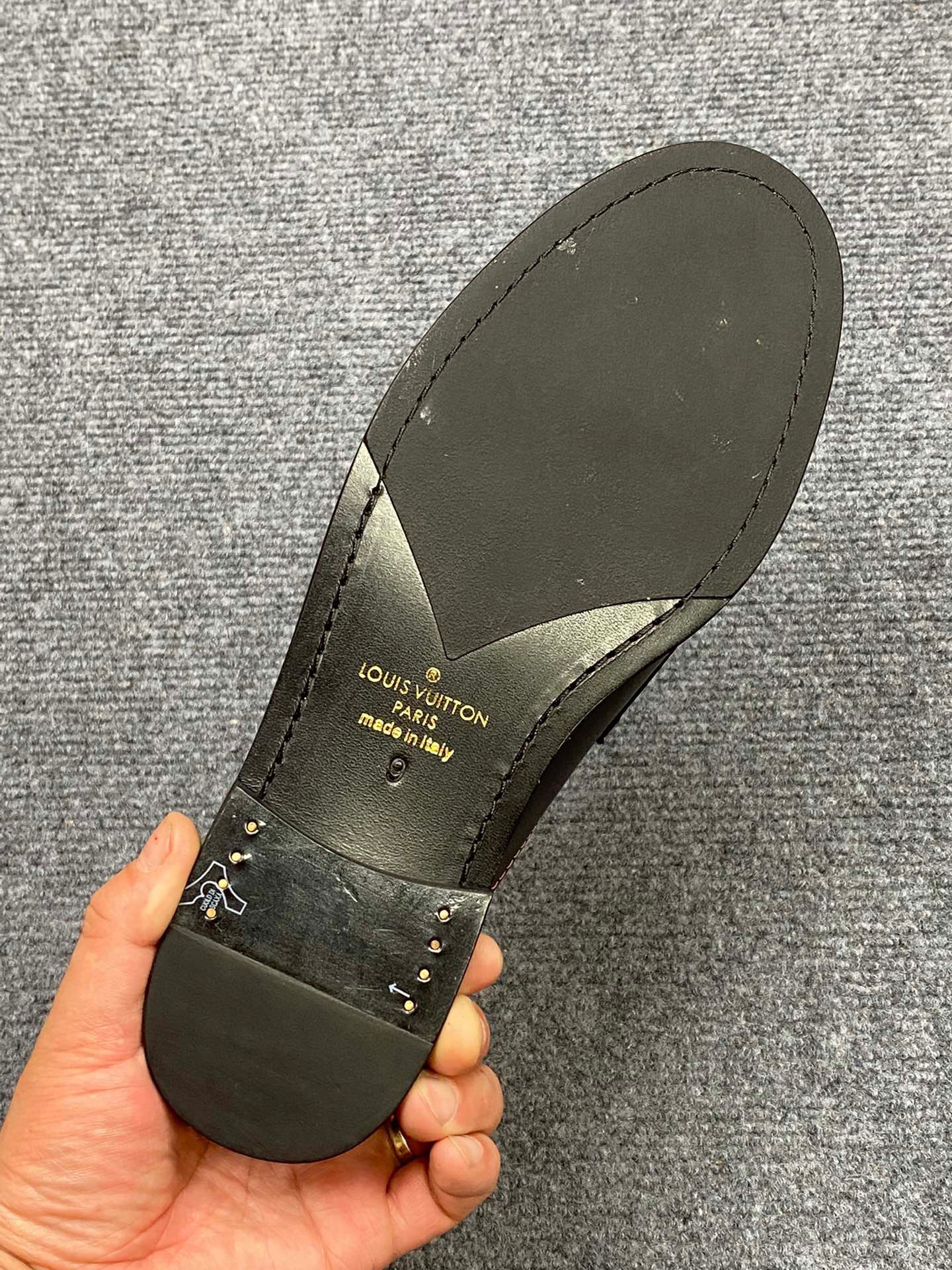 Giày Nam Louis Vuitton Siêu Cấp GNLV2481 z3453317604341 989cc2cd6cabc9cecacb390fc8f07f7f 510x680 - Giày Nam Louis Vuitton Siêu Cấp GNLV2481
