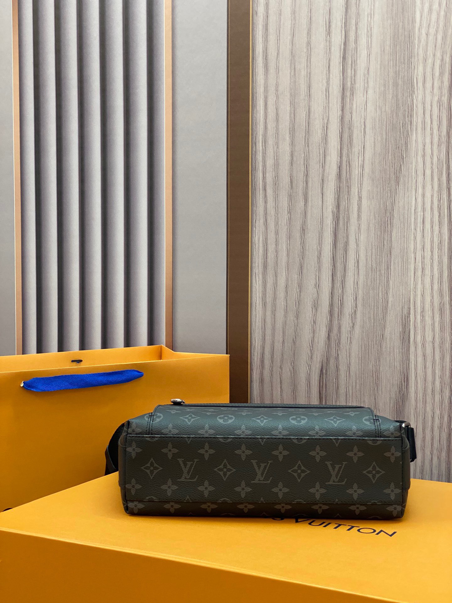 Túi xách nam Louis Vuitton Siêu Cấp TXNLV2547 z3530972345239 5cfc0ad448a8f523eeea0f7c8467c70f 510x680 - Túi xách nam Louis Vuitton Siêu Cấp TXNLV2547