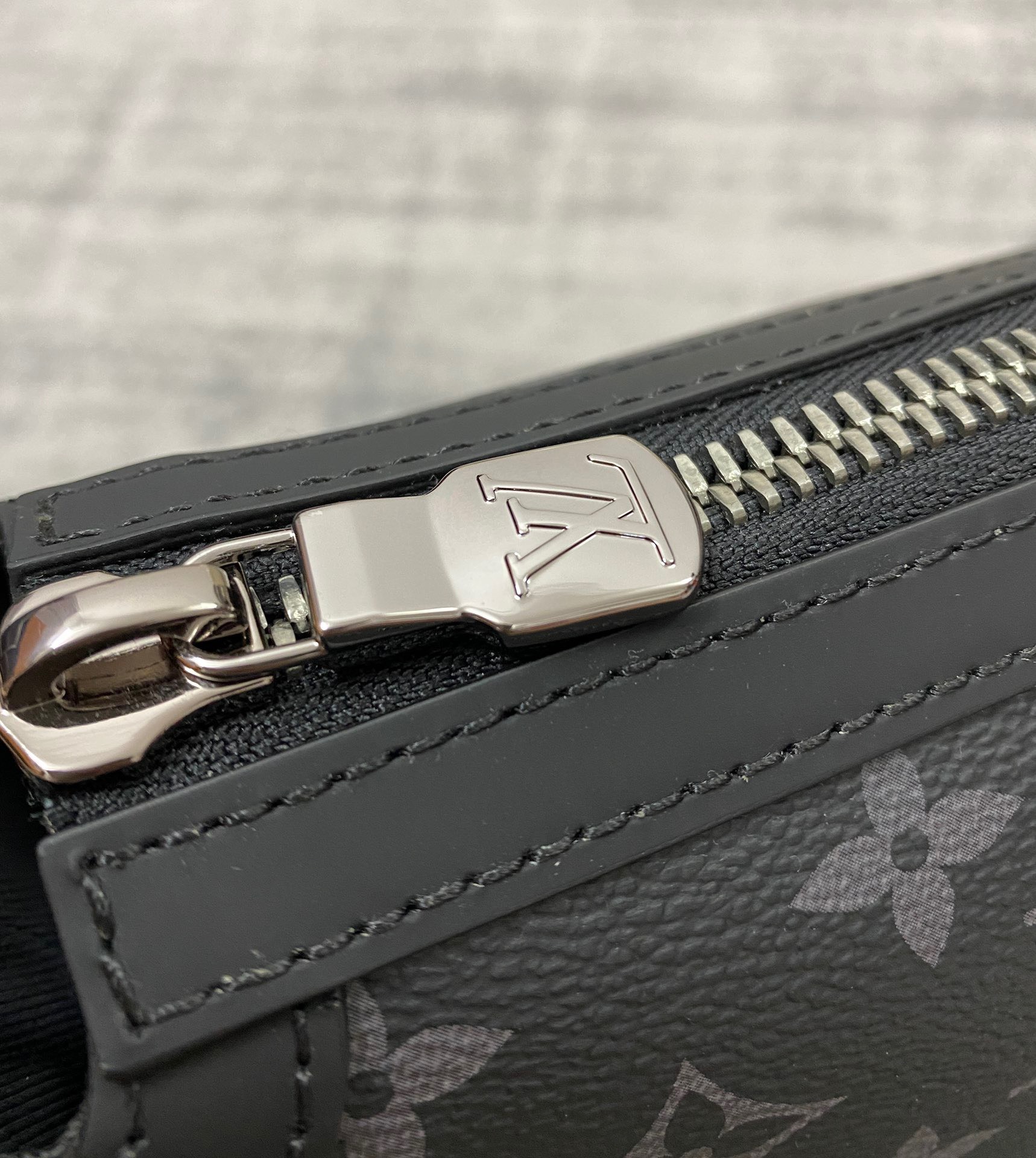 Túi xách nam Louis Vuitton Siêu Cấp TXNLV2547 z3530972355062 f6b2de58dfa013b31ea97ad4a74db316 510x570 - Túi xách nam Louis Vuitton Siêu Cấp TXNLV2547