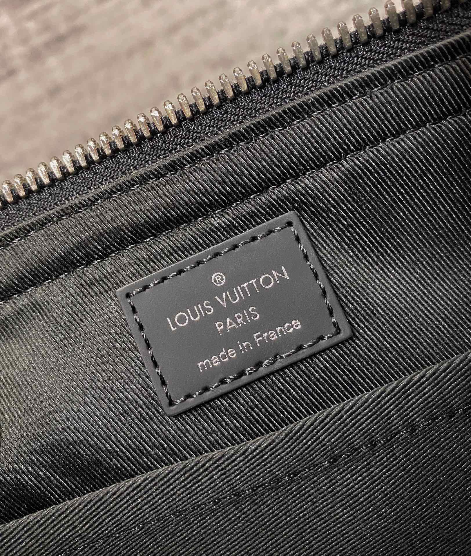 Túi xách nam Louis Vuitton Siêu Cấp TXNLV2547 z3530972371108 8f2b21c075072c8235bb2eecc380d509 510x603 - Túi xách nam Louis Vuitton Siêu Cấp TXNLV2547