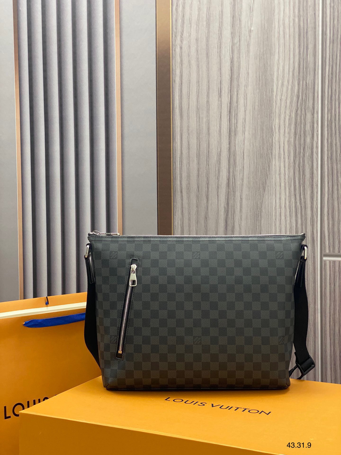 Túi xách nam Louis Vuitton Siêu Cấp TXNLV2550 z3530973972747 5cce28feced1c4b55e915c67b0340a5d 510x680 - Túi xách nam Louis Vuitton Siêu Cấp TXNLV2550