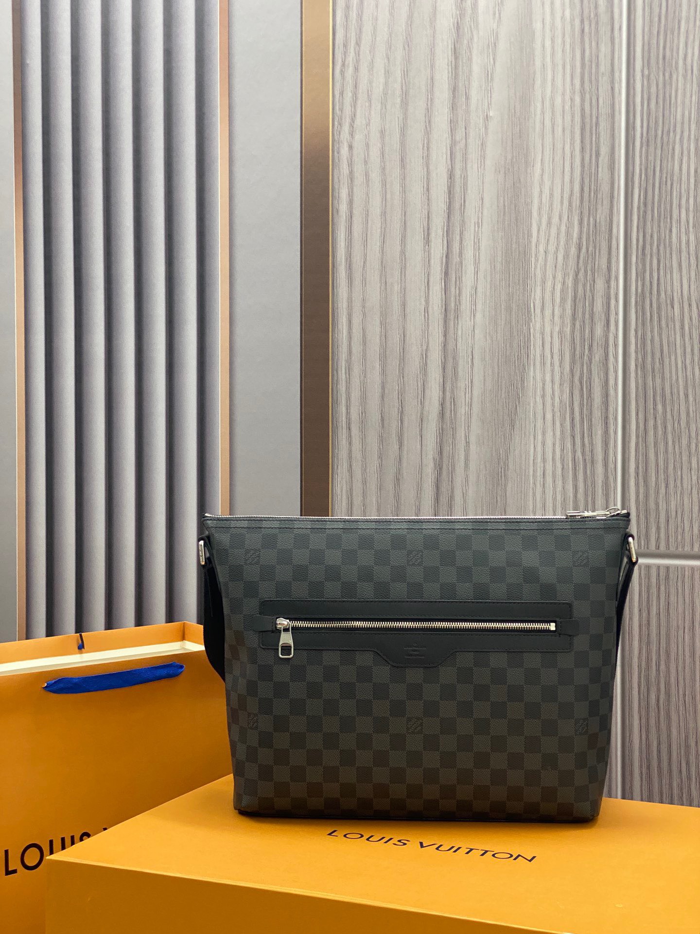 Túi xách nam Louis Vuitton Siêu Cấp TXNLV2550 z3530973976663 3141f345028b9cc2e4411f86d058ed78 510x680 - Túi xách nam Louis Vuitton Siêu Cấp TXNLV2550