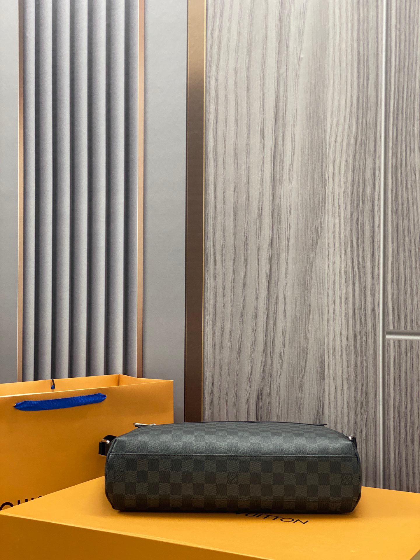 Túi xách nam Louis Vuitton Siêu Cấp TXNLV2550 z3530973990235 3b85ea42570d7e5cbaba6271548ee2b9 510x680 - Túi xách nam Louis Vuitton Siêu Cấp TXNLV2550