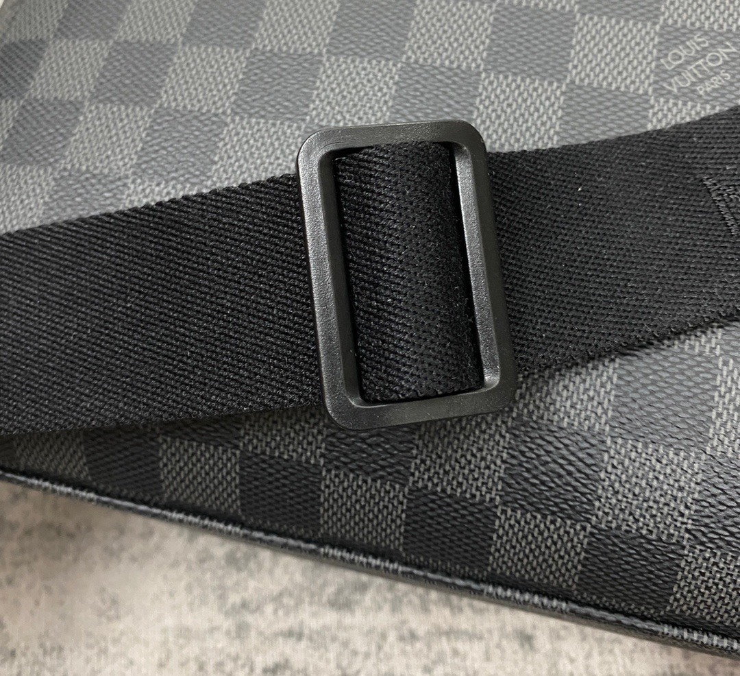 Túi xách nam Louis Vuitton Siêu Cấp TXNLV2550 z3530973994626 fb5707fd25ff1c9b462b9554873c61a7 510x466 - Túi xách nam Louis Vuitton Siêu Cấp TXNLV2550