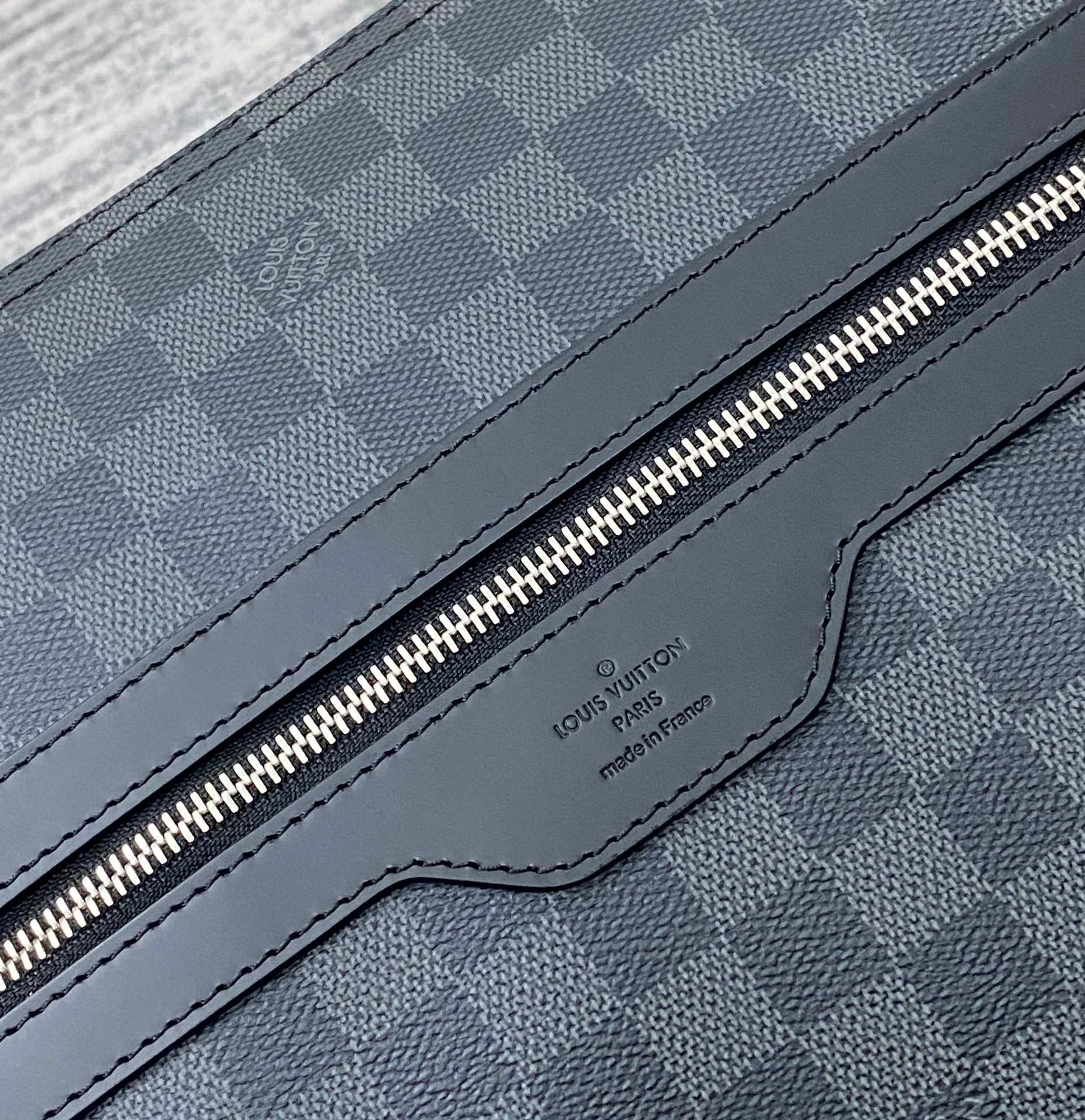 Túi xách nam Louis Vuitton Siêu Cấp TXNLV2550 z3530973999052 61433773f767b5dc7a5b54bbde7ddfcd 510x526 - Túi xách nam Louis Vuitton Siêu Cấp TXNLV2550
