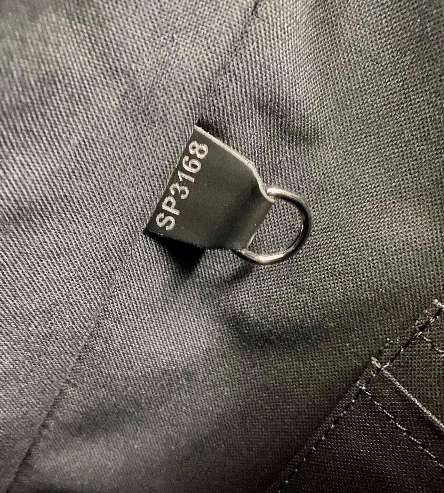 Túi xách nam Louis Vuitton Siêu Cấp TXNLV2550 z3530974026822 724f606b61aa4b78e0e7ea569d52d285 510x565 - Túi xách nam Louis Vuitton Siêu Cấp TXNLV2550