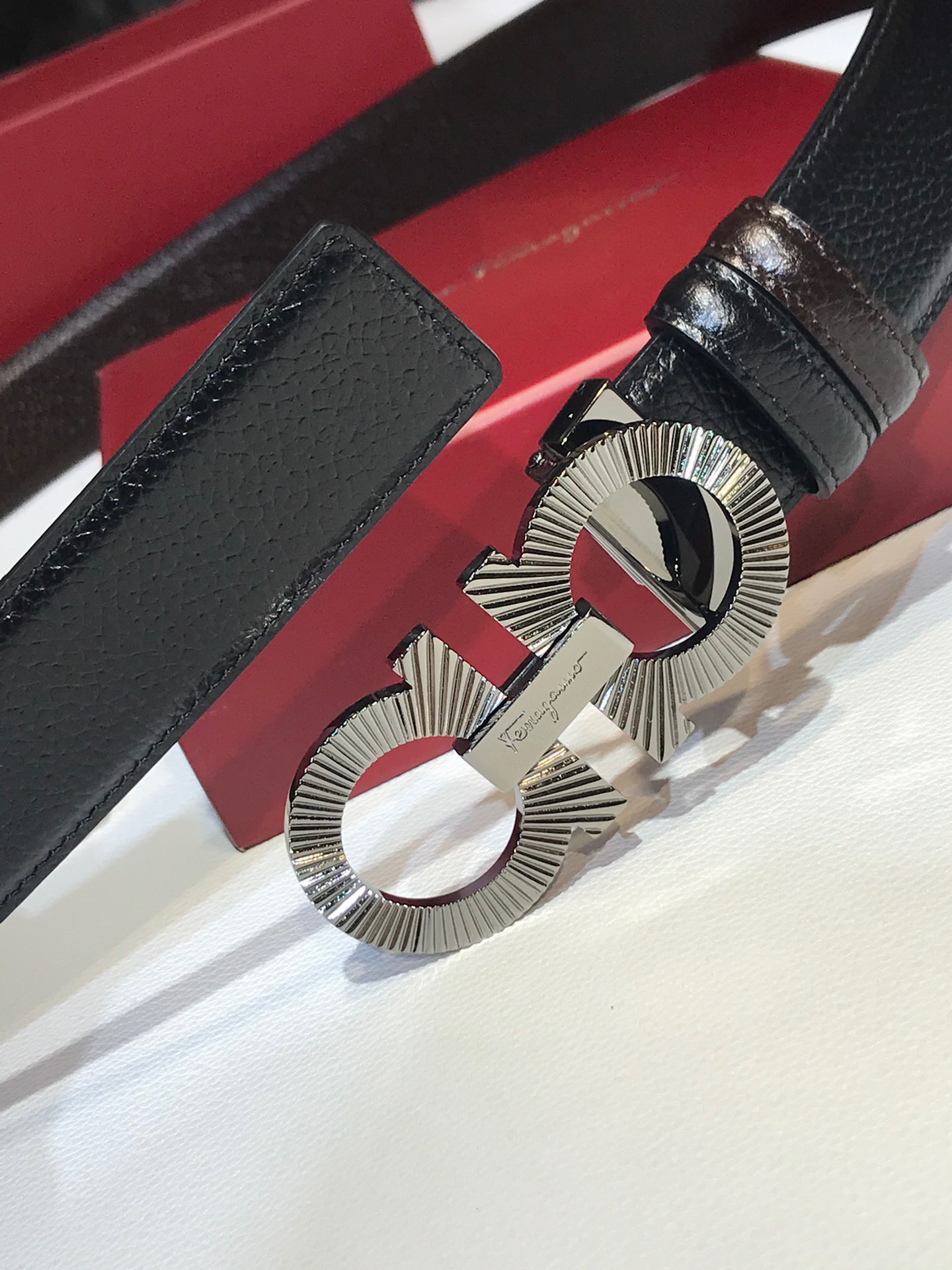 Thắt lưng nam Salvatore Ferragamo siêu cấp TLSC2553 z3534189531749 aae1bc15306cab3aaa08d19bc824c7ce 510x680 - Thắt lưng nam Salvatore Ferragamo siêu cấp TLSC2553