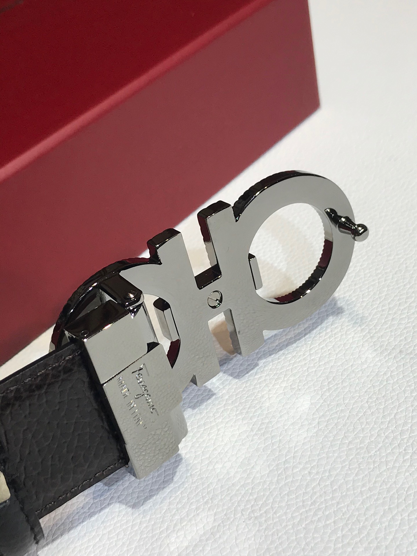 Thắt lưng nam Salvatore Ferragamo siêu cấp TLSC2553 z3534189629987 31a094d21155cc292db1a5ddd47bf397 510x680 - Thắt lưng nam Salvatore Ferragamo siêu cấp TLSC2553